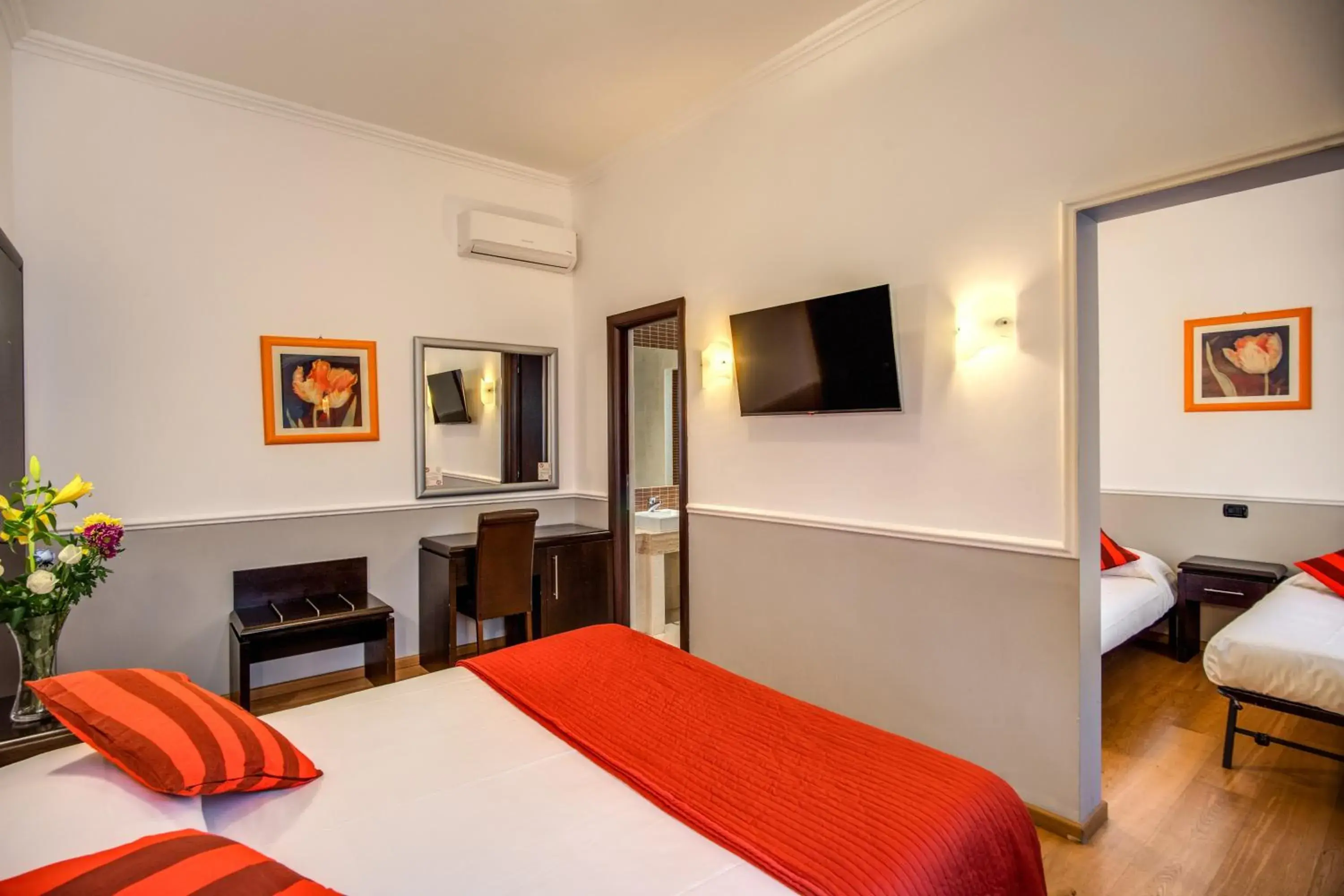 Bedroom, Bed in Hotel Everest Inn Rome Bedroom, Bed in Hotel Everest Inn Rome