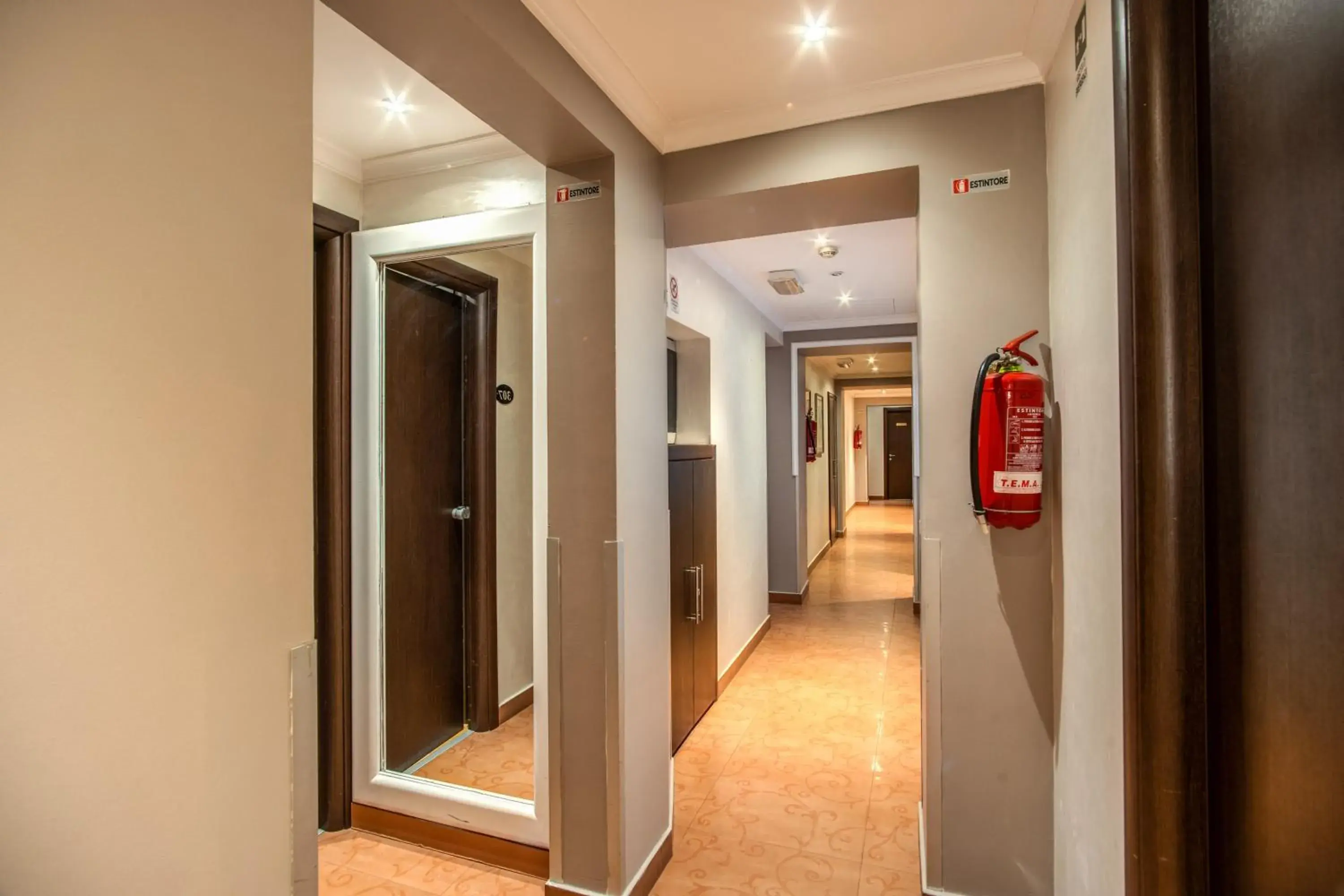 Lobby or reception in Hotel Everest Inn Rome Lobby or reception in Hotel Everest Inn Rome