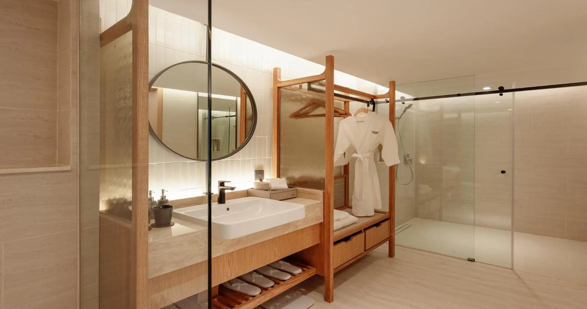 Shower, Bed in Ad Lib Hotel Bangkok