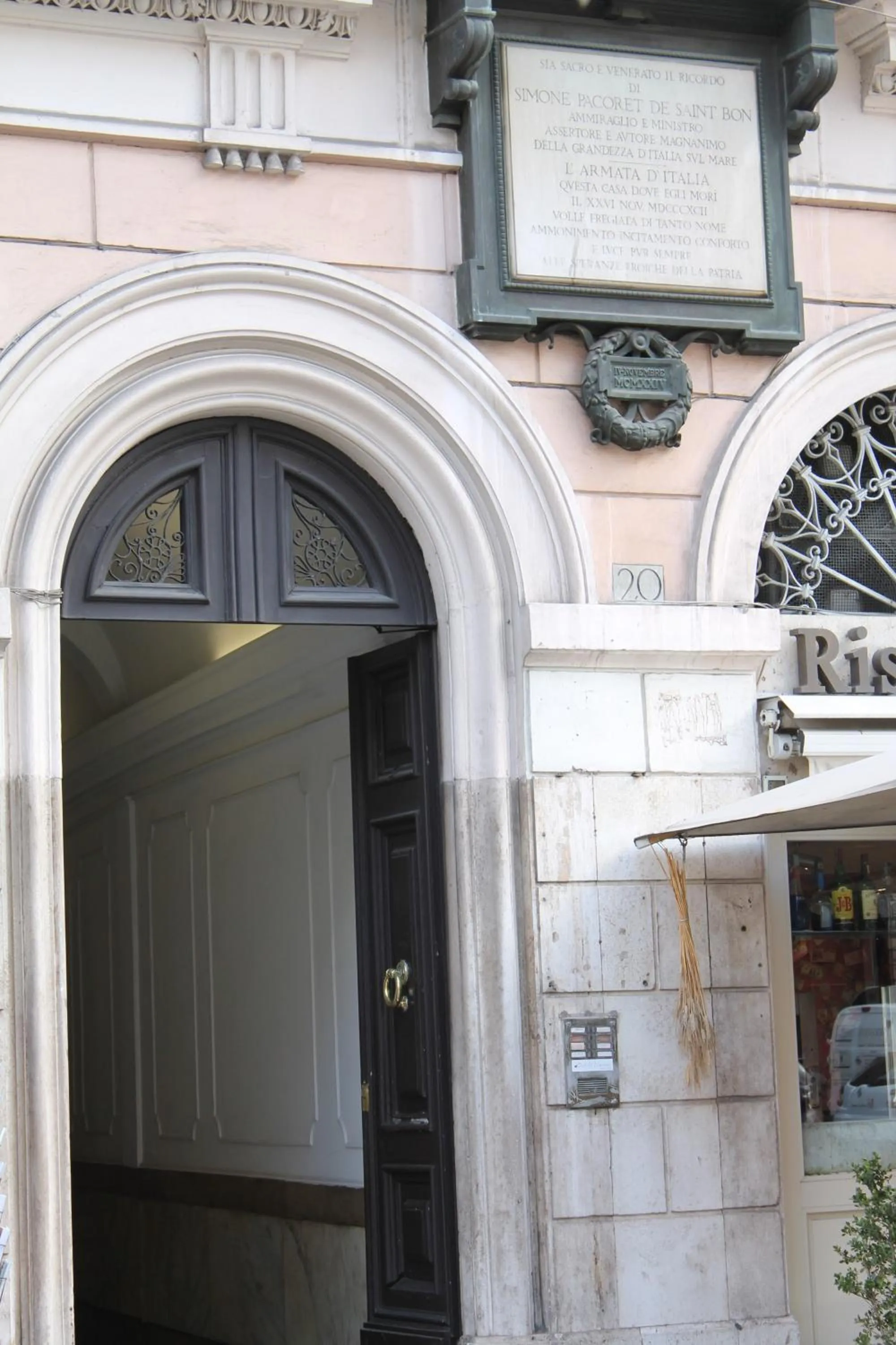 Facade/entrance in Relais Rione Ponte