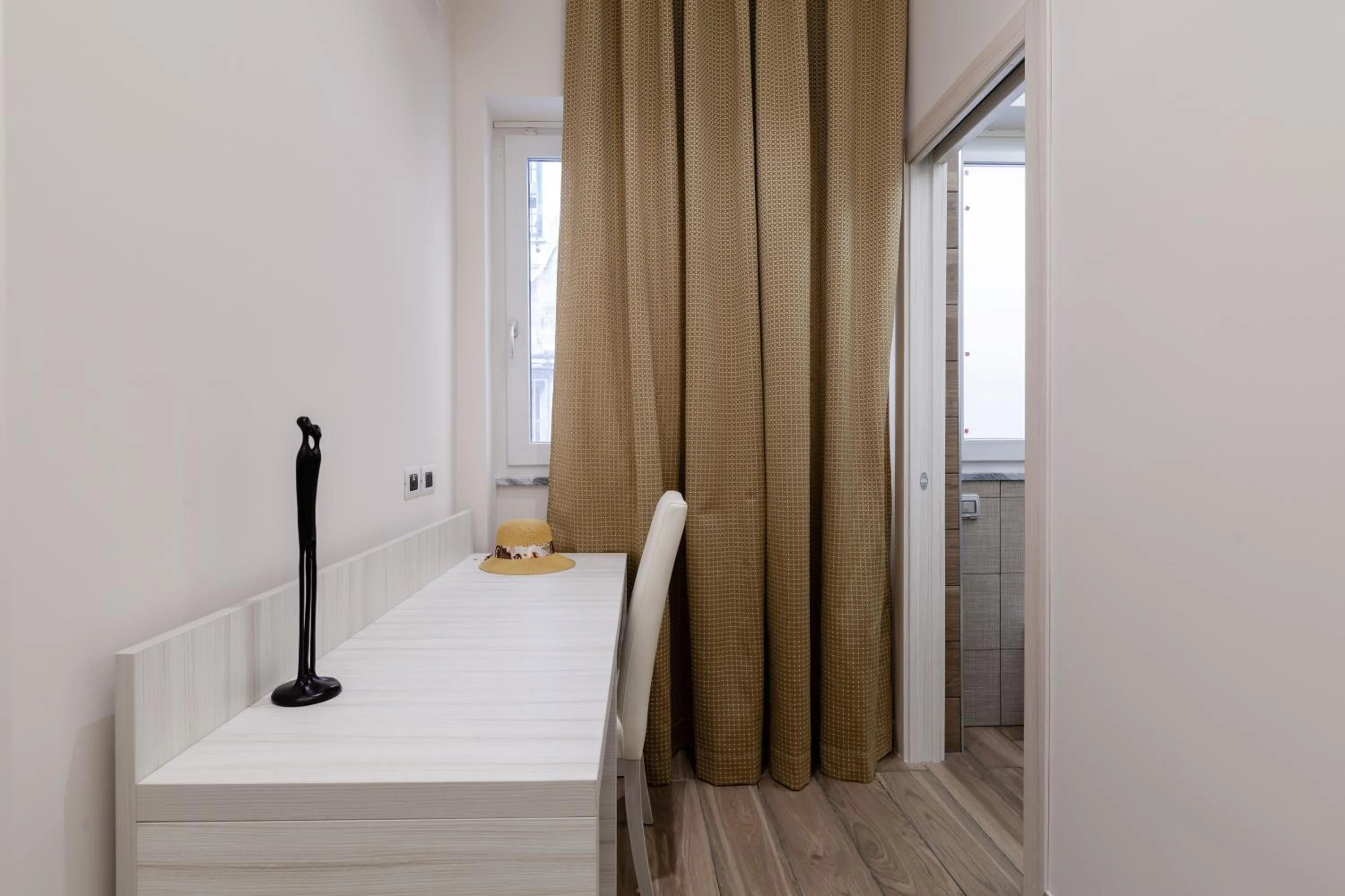 hair dresser in Hub Naples