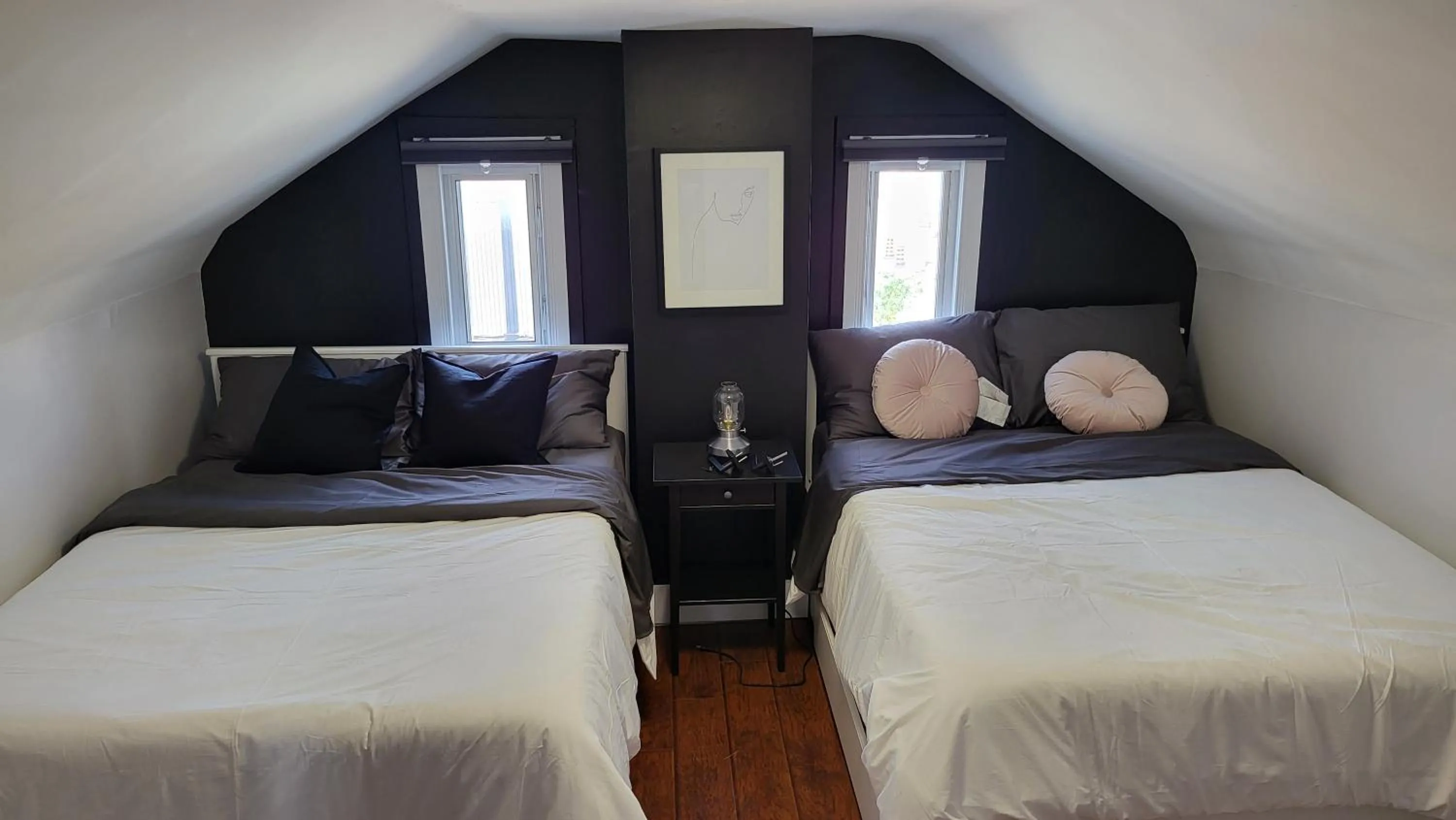 Bed in JstLikeHome - Old Ottawa Suite & Guesthouse