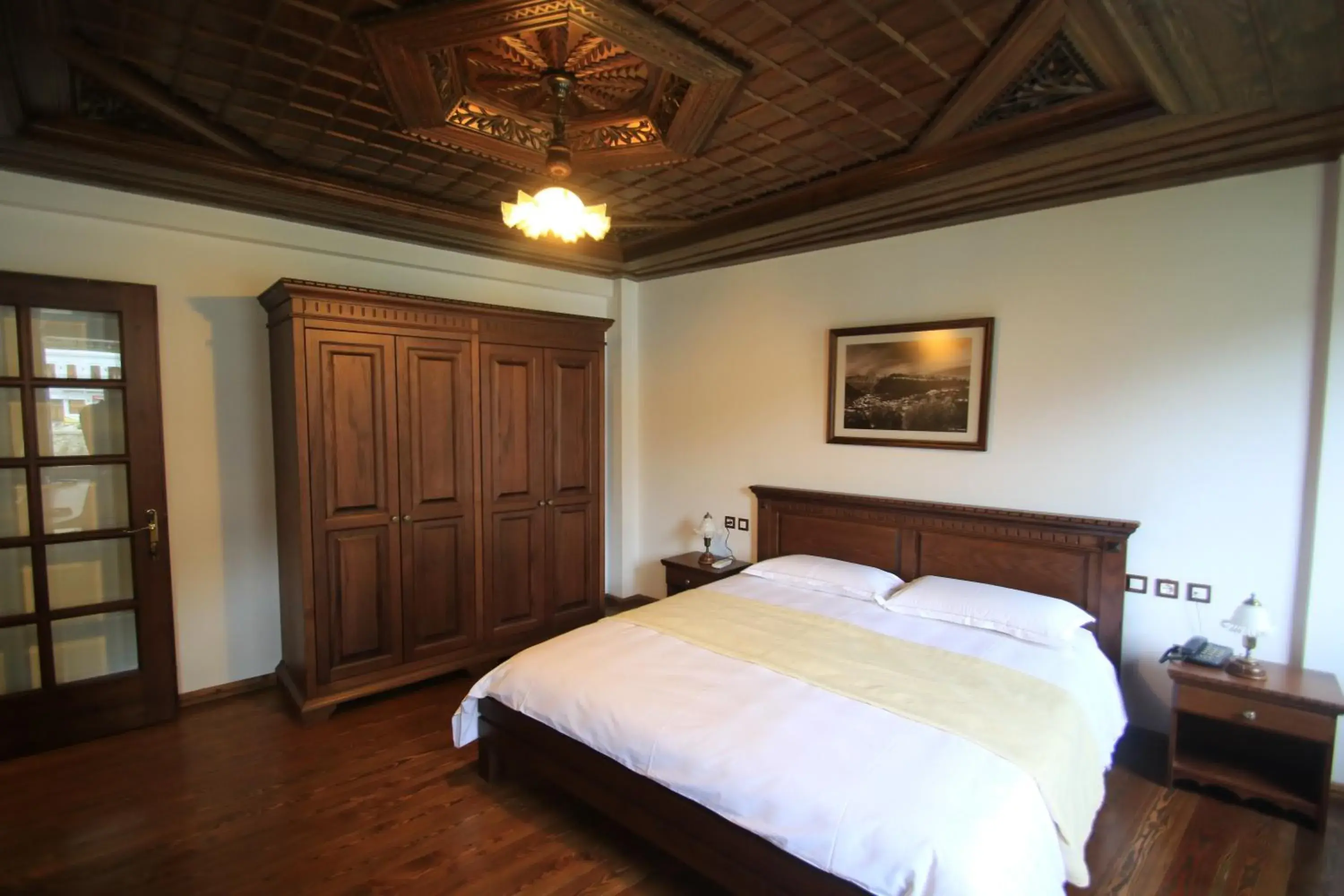 Deluxe Double Room with Castle View in Boutique Hotel Muzaka (Historic Center) Deluxe Double Room with Castle View in Boutique Hotel Muzaka (Historic Center)