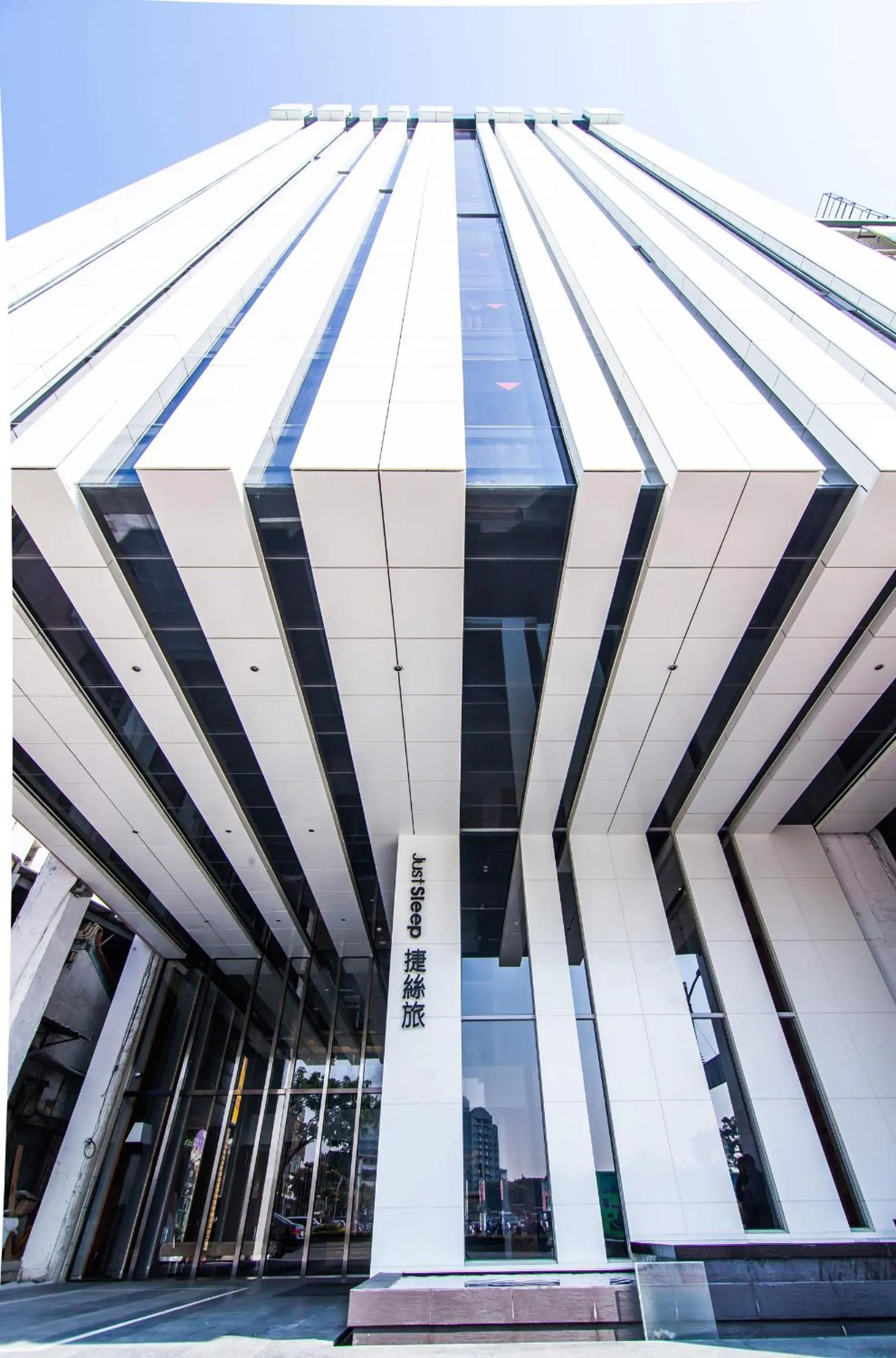 Property building in Just Sleep Kaohsiung Zhongzheng