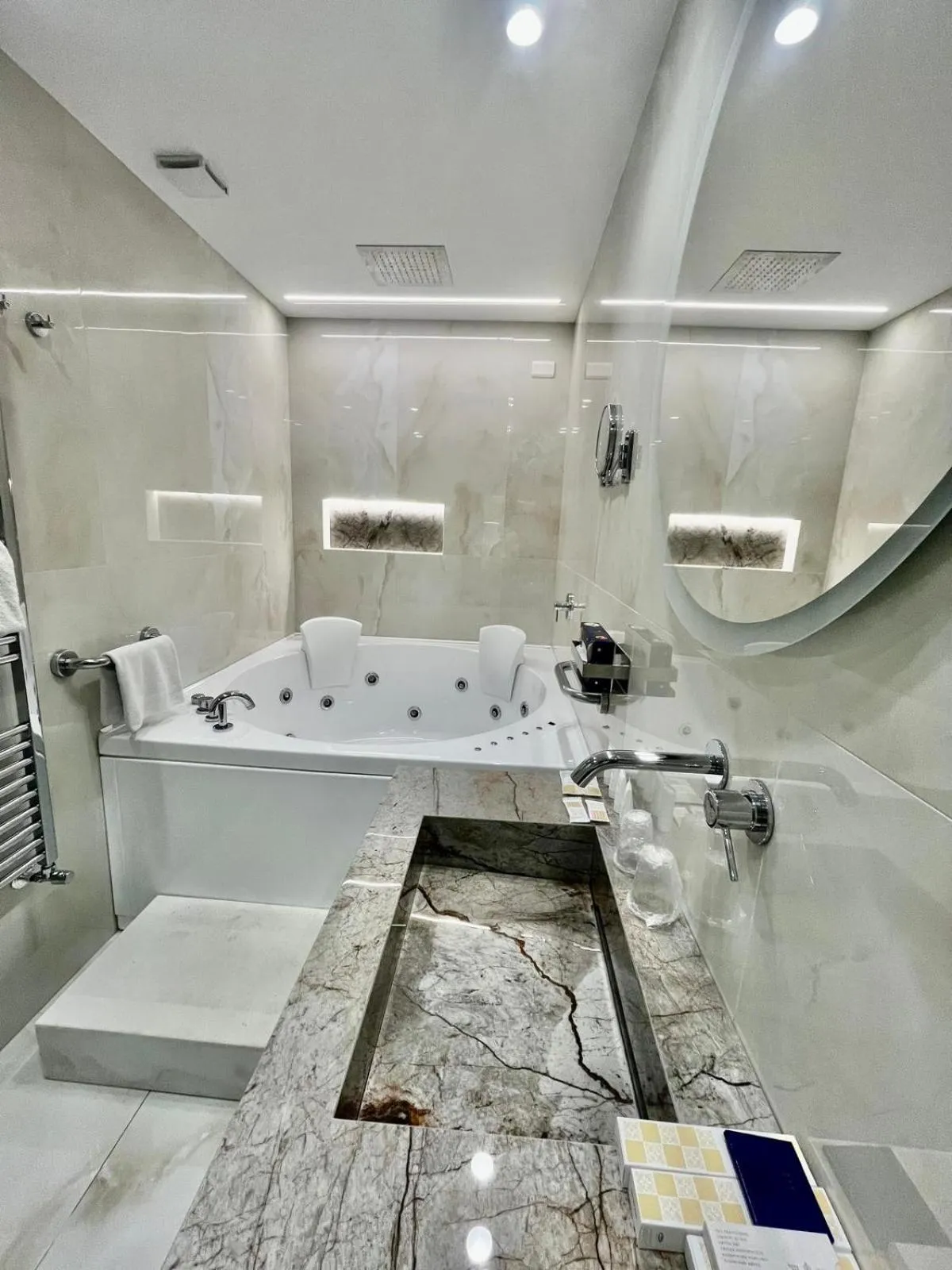 Hot Tub in Hotel Della Valle