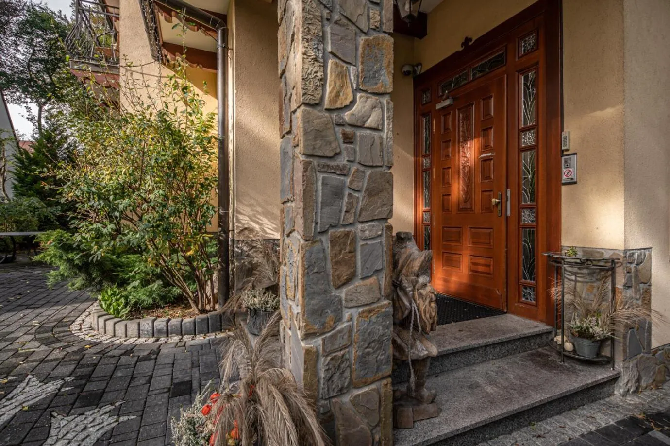 Property building in Willa Bór