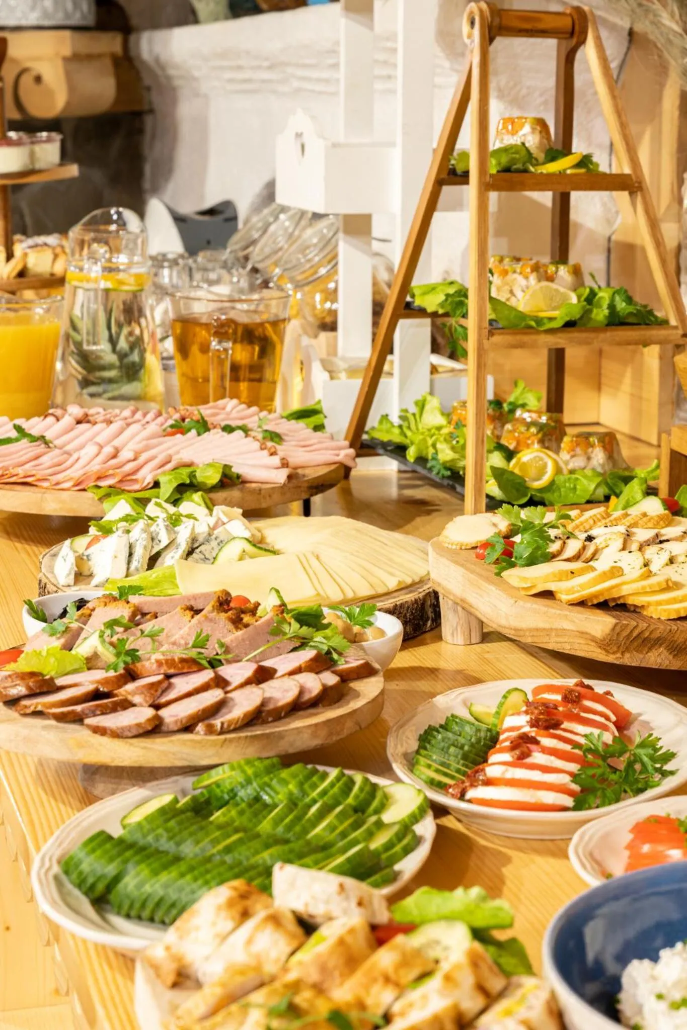 Buffet breakfast in Willa Bór