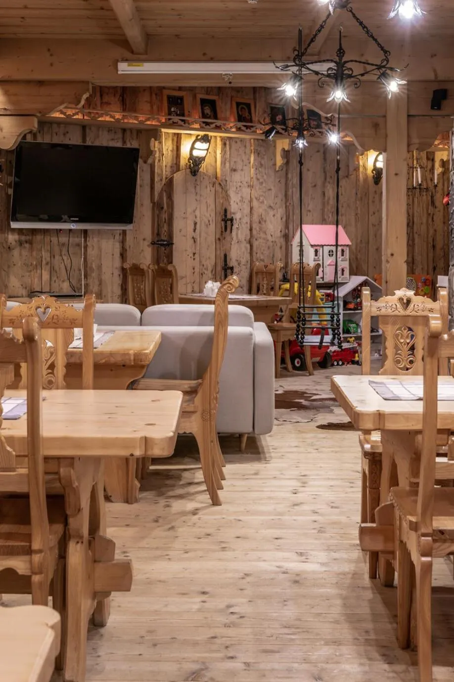 Dining area in Willa Bór