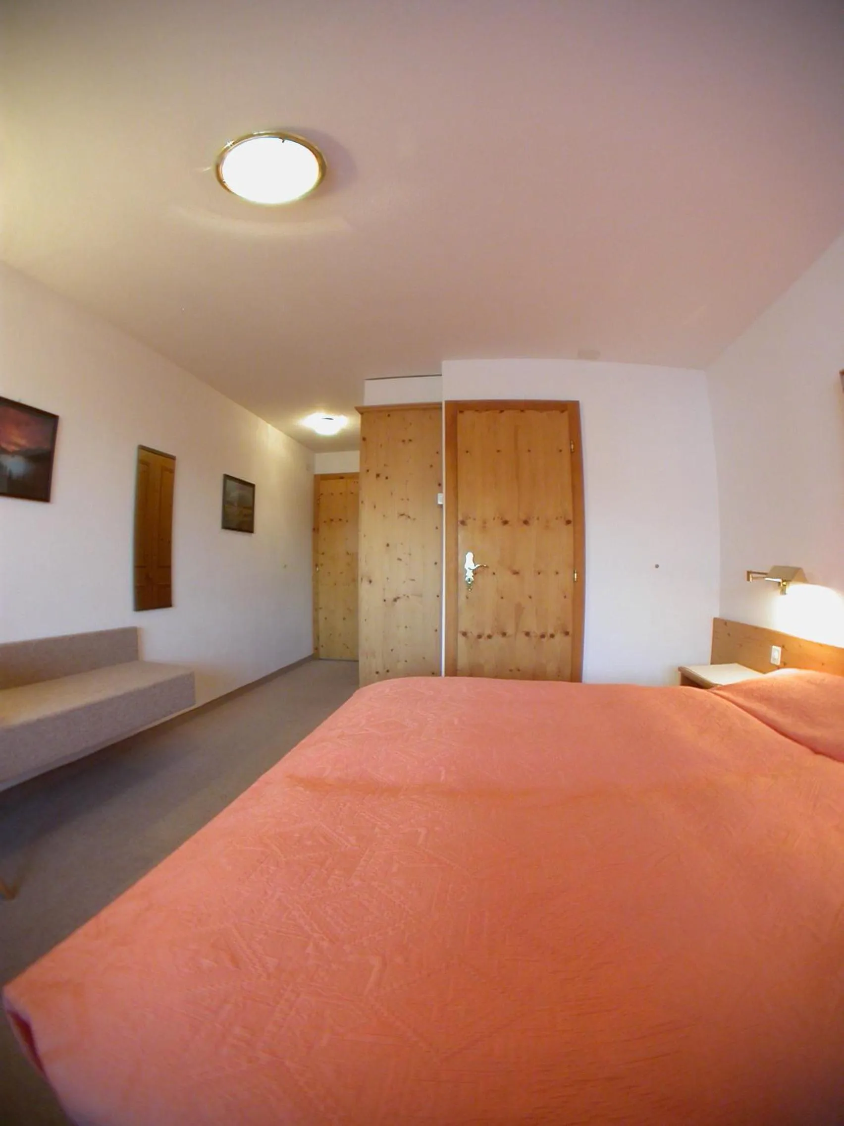 Bed in Hotel Pöstli