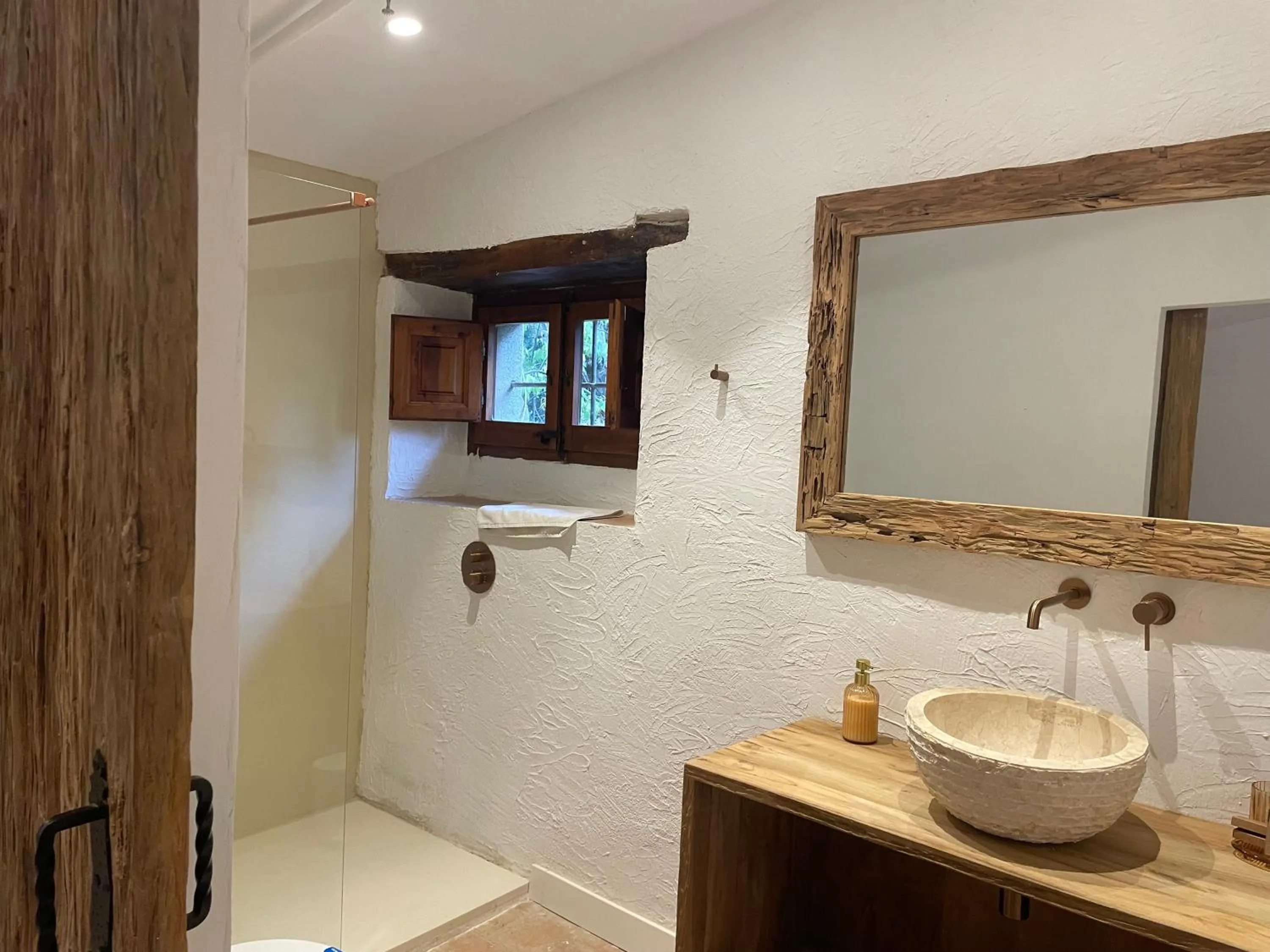 Bathroom in La Mer Hotel