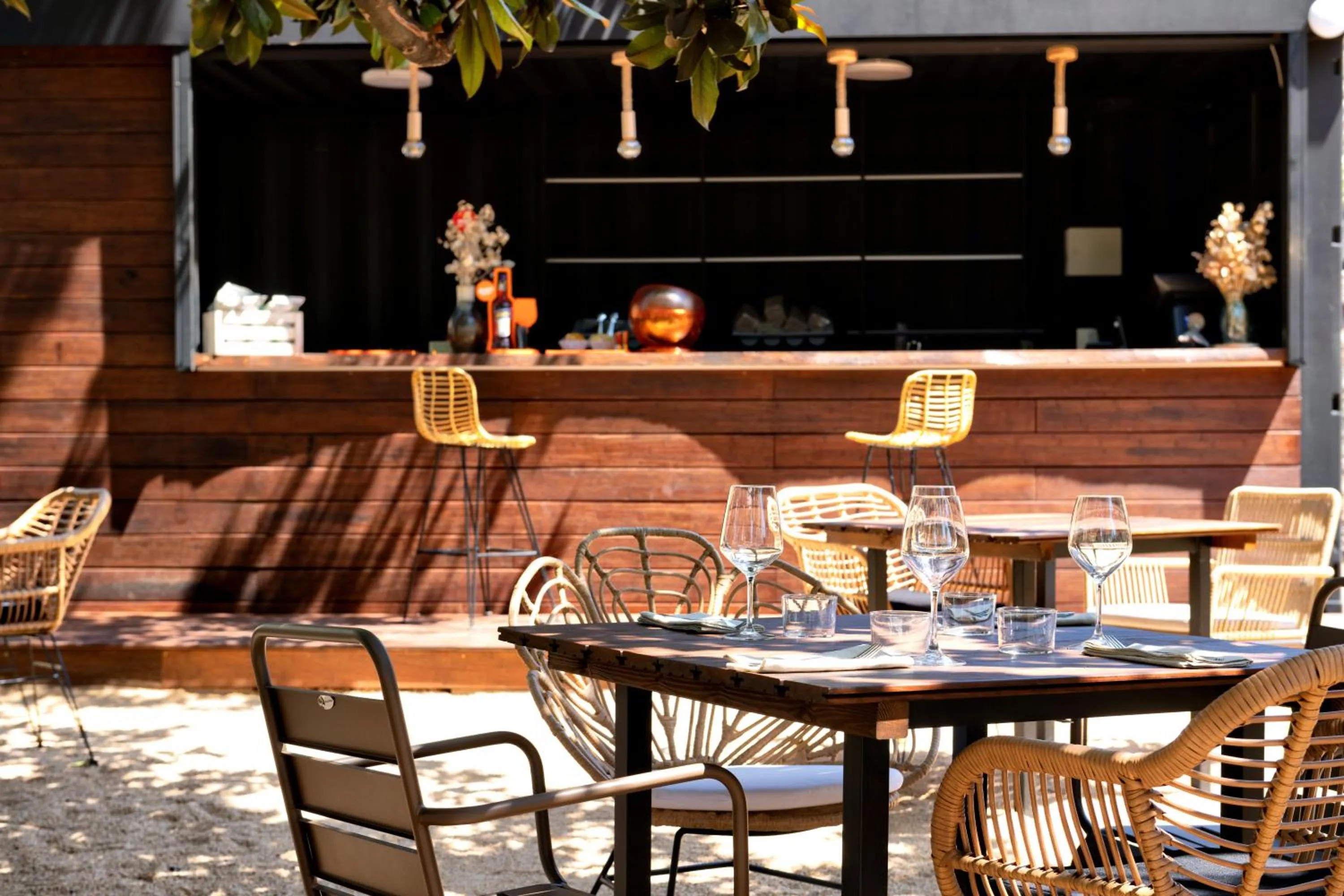 Restaurant/places to eat in La Mer Hotel