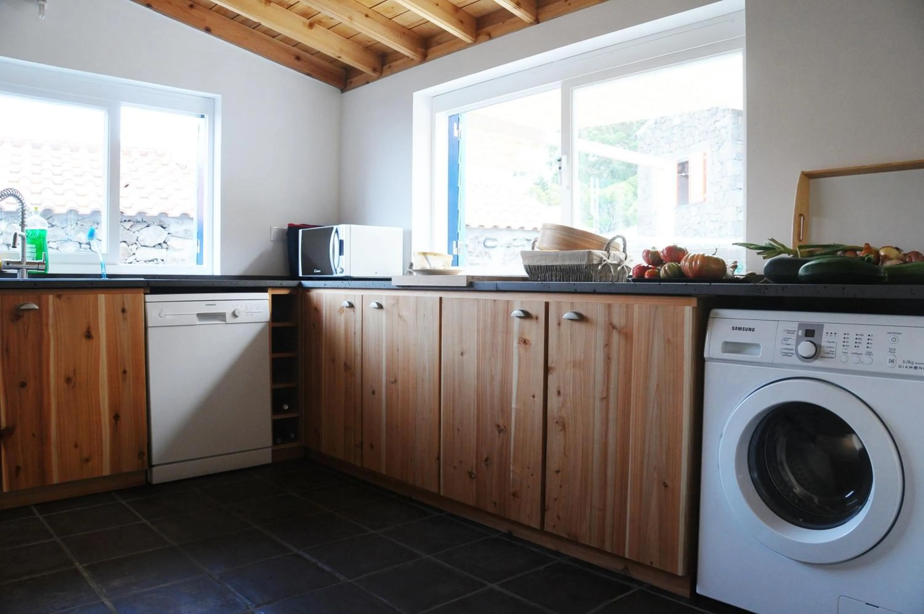 Kitchen or kitchenette in Casas das Portas do Mar e das Portas do Sol
