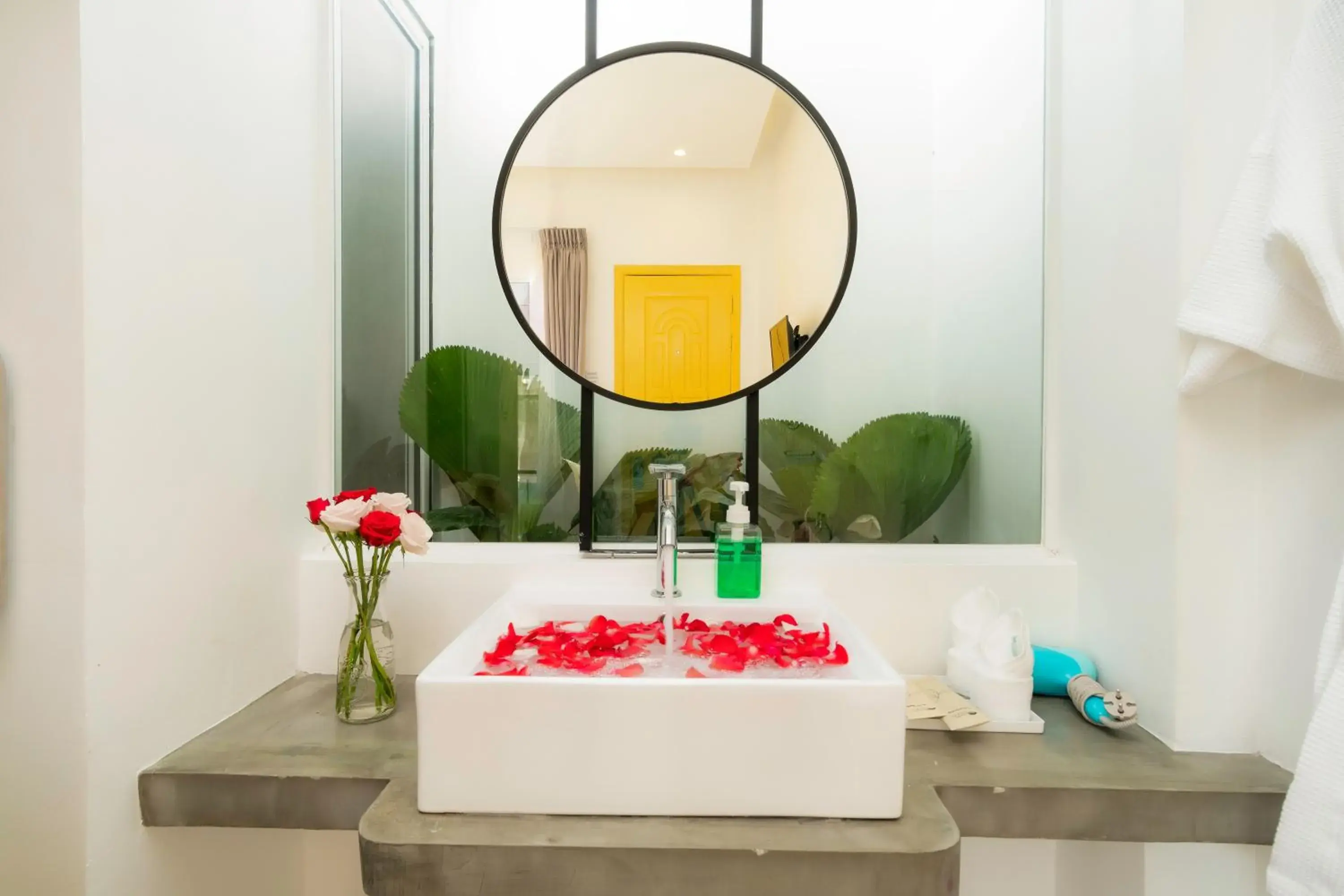 Bathroom in Glow Inn Siem Reap Bathroom in Glow Inn Siem Reap