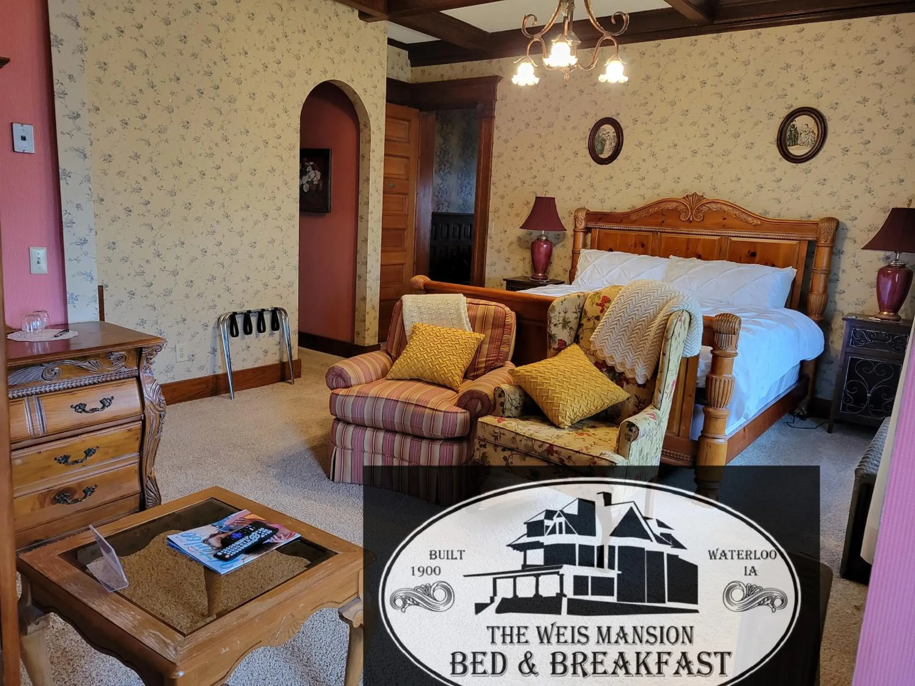 Deluxe King Suite in The Weis Mansion Bed and Breakfast Deluxe King Suite in The Weis Mansion Bed and Breakfast