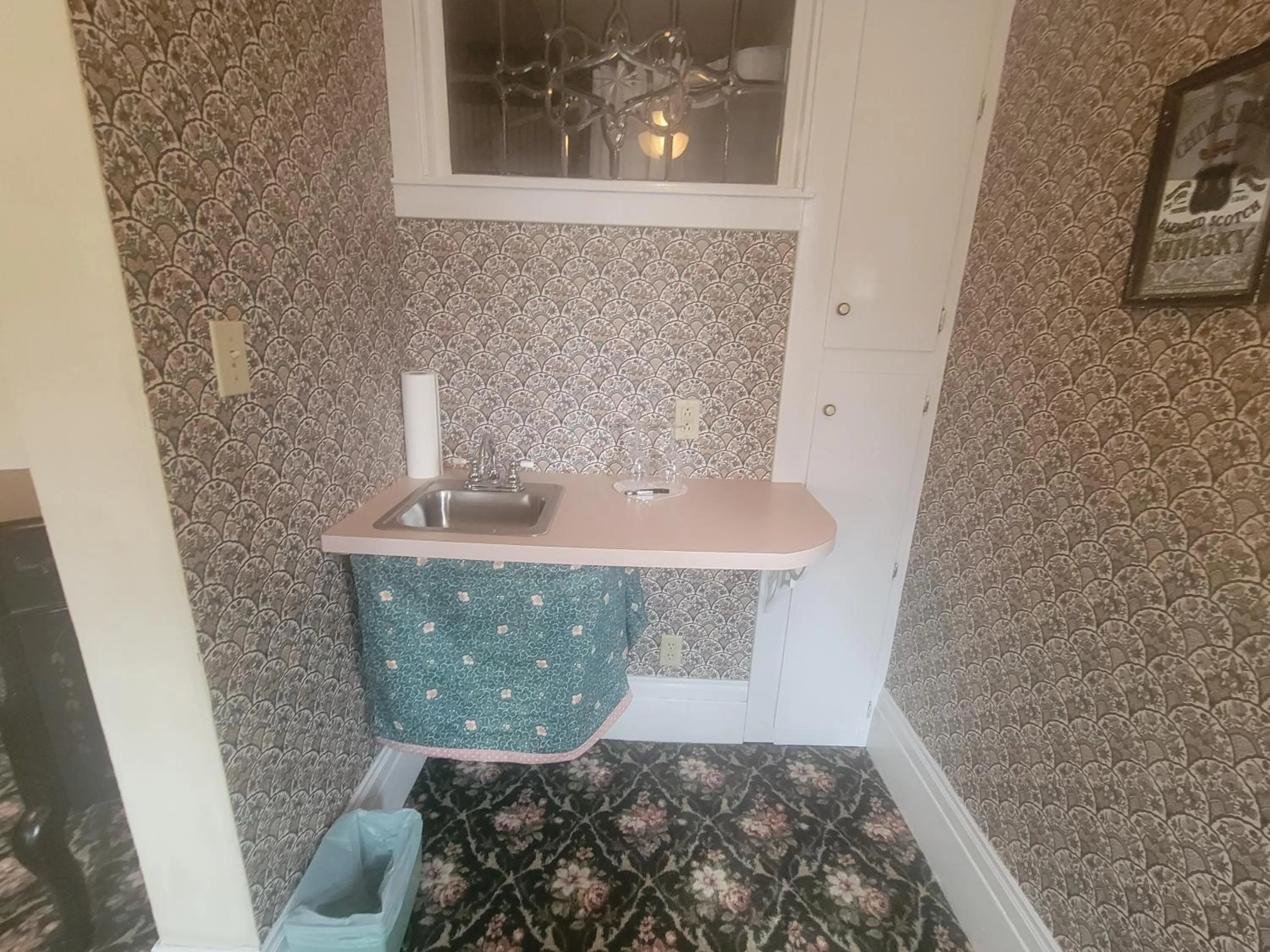 Kitchen or kitchenette in The Weis Mansion Bed and Breakfast