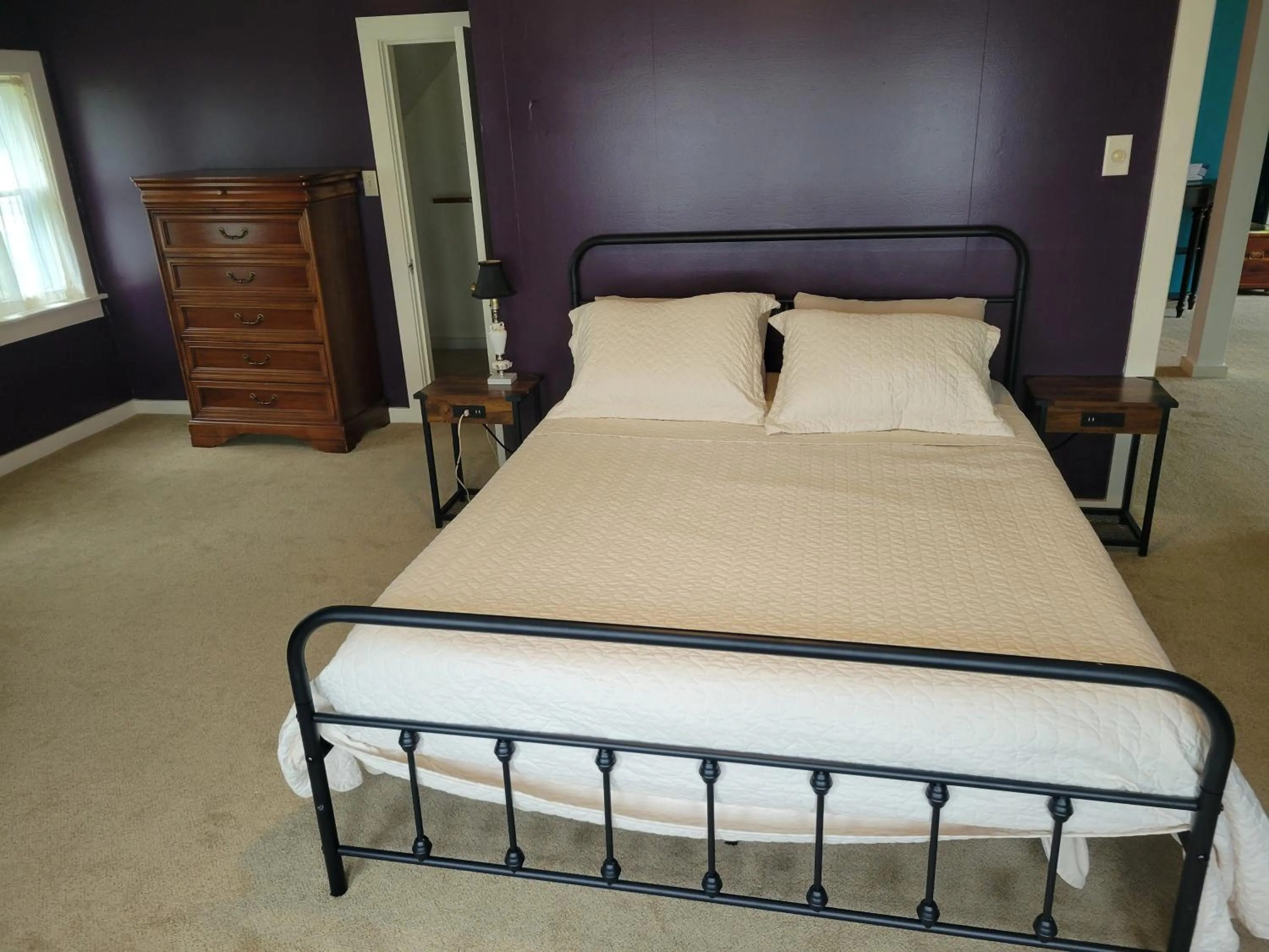 Bedroom, Bed in The Weis Mansion Bed and Breakfast