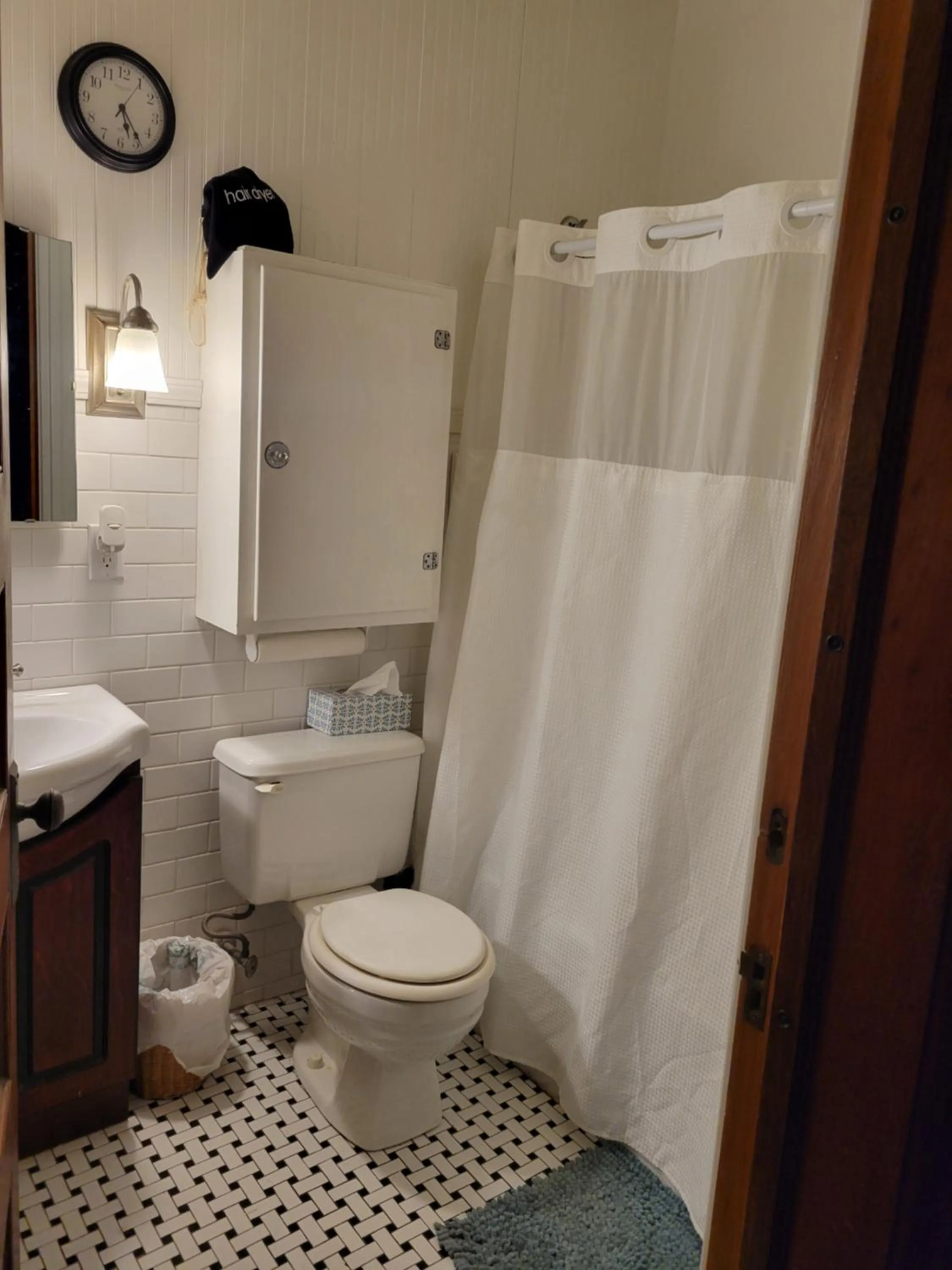Bathroom in The Weis Mansion Bed and Breakfast