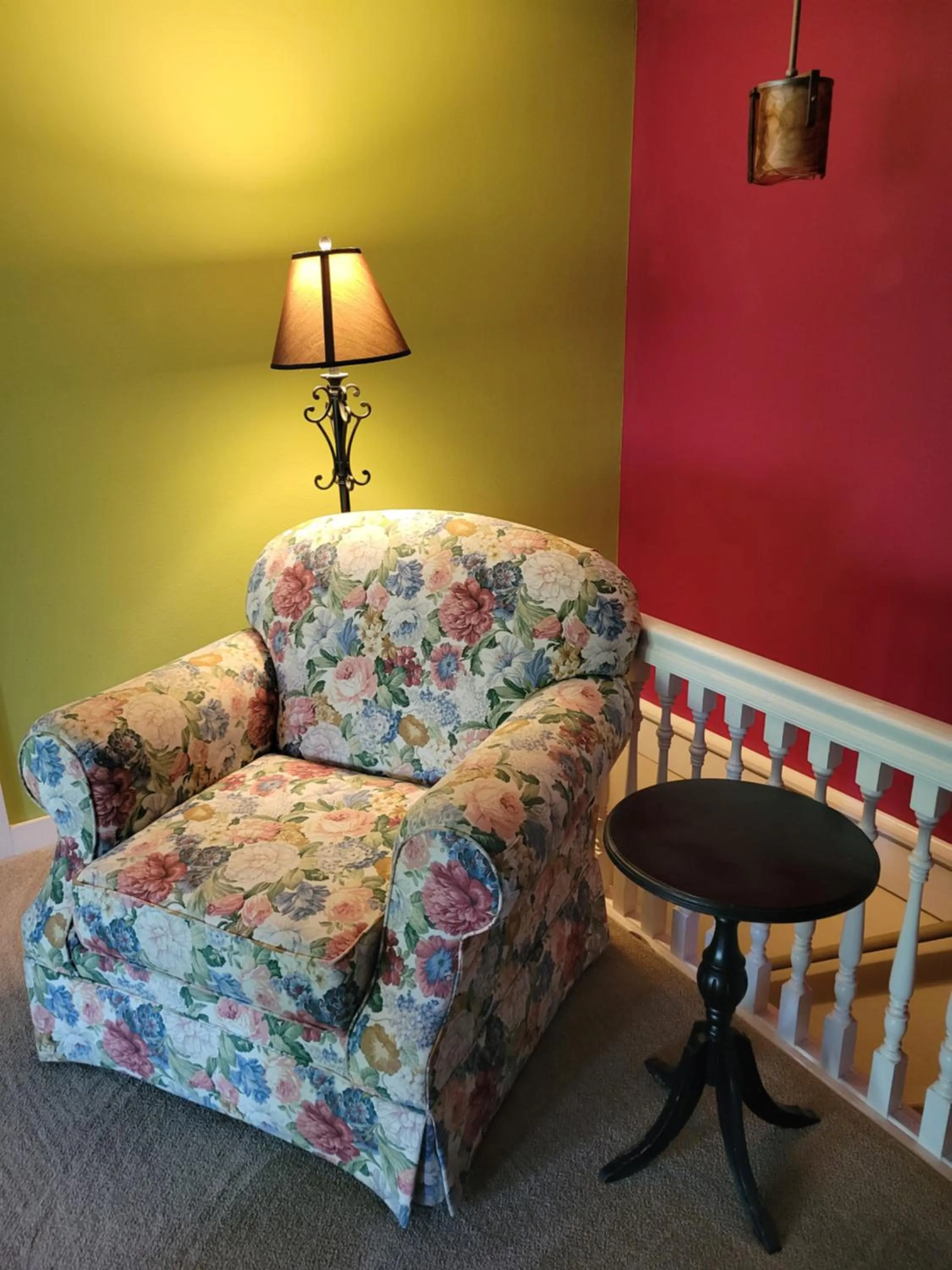 Seating area in The Weis Mansion Bed and Breakfast