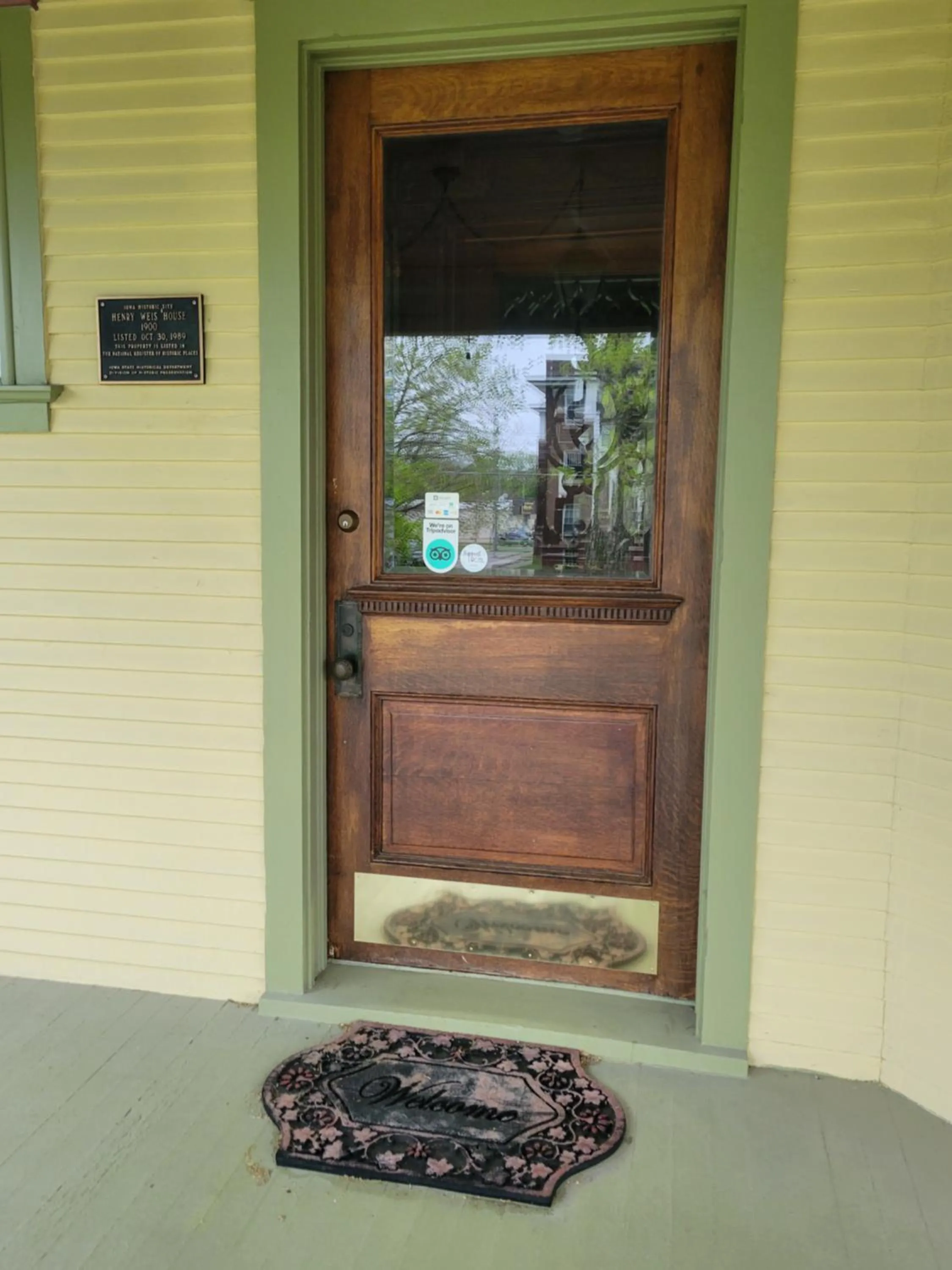 Property building in The Weis Mansion Bed and Breakfast