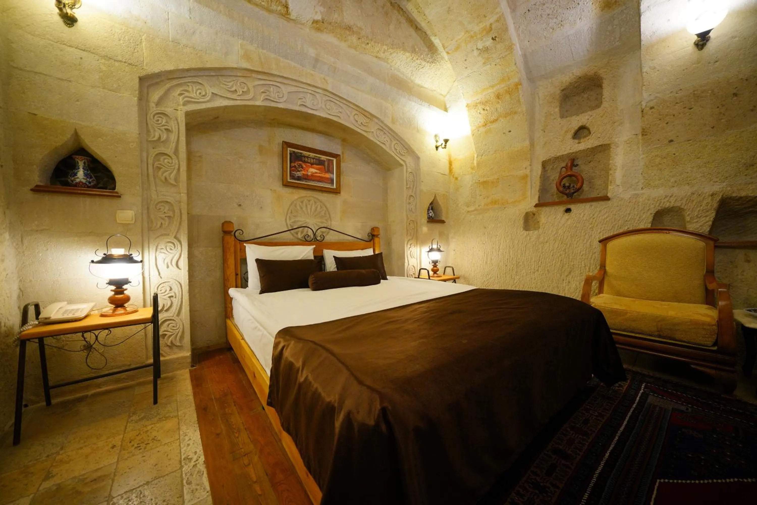Bed in Harman Cave Hotel