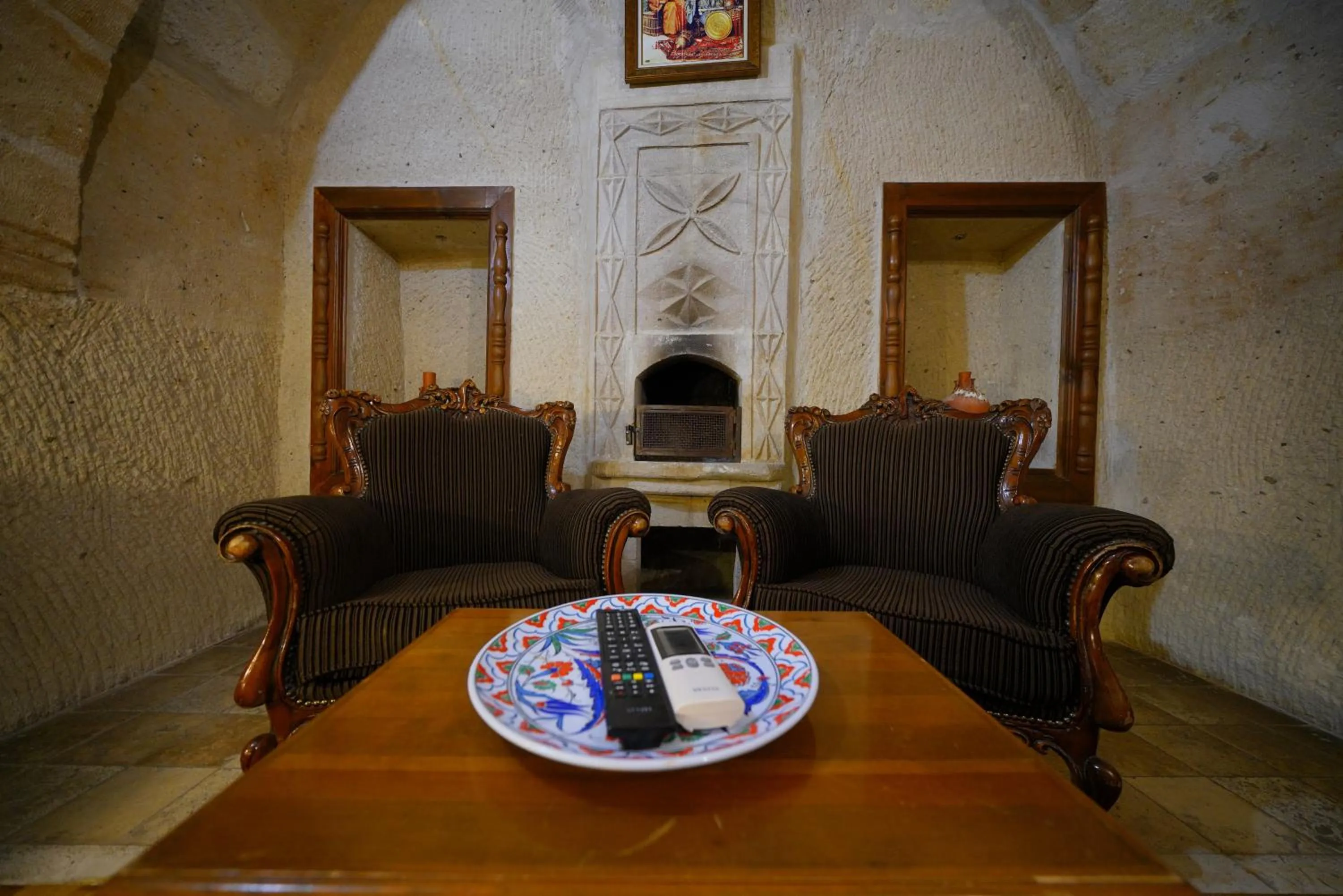Living room in Harman Cave Hotel