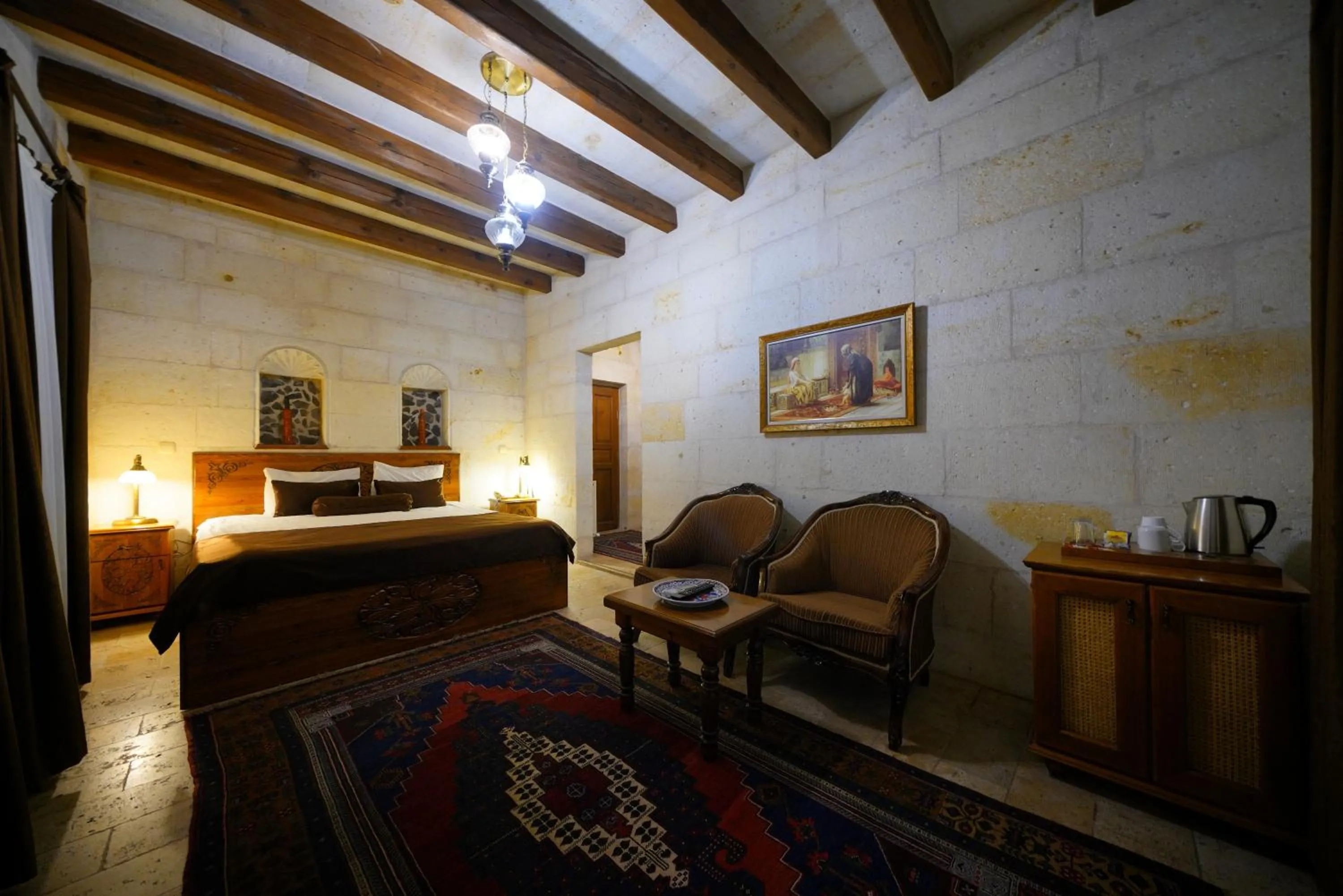 Bed in Harman Cave Hotel