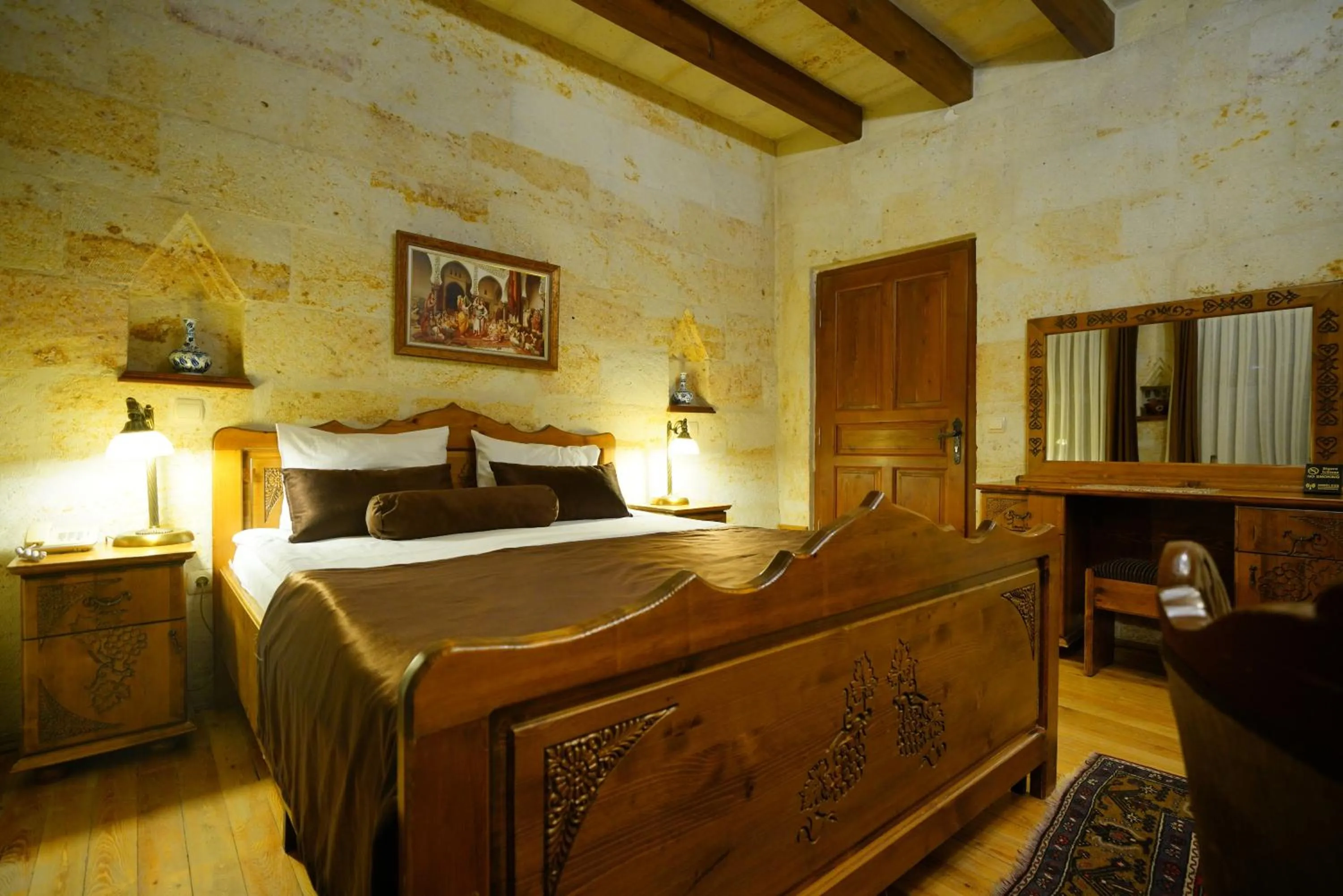 Bed in Harman Cave Hotel