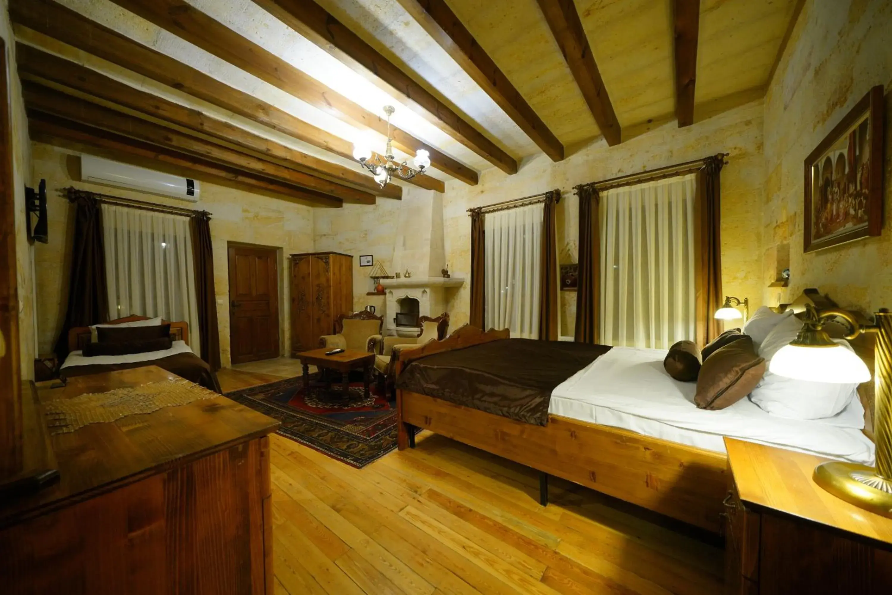 Standard Family Room in Harman Cave Hotel Standard Family Room in Harman Cave Hotel