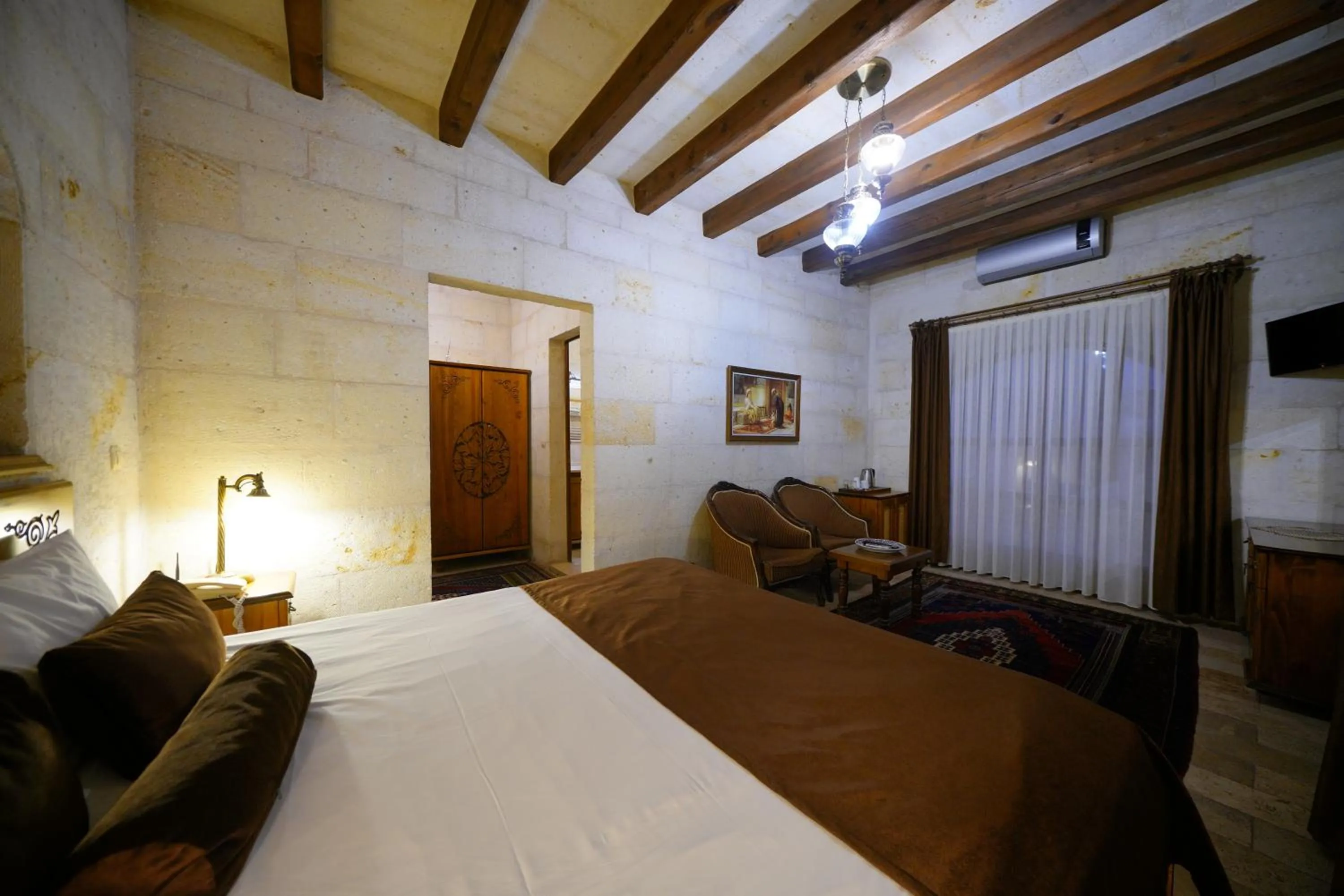 Bed in Harman Cave Hotel