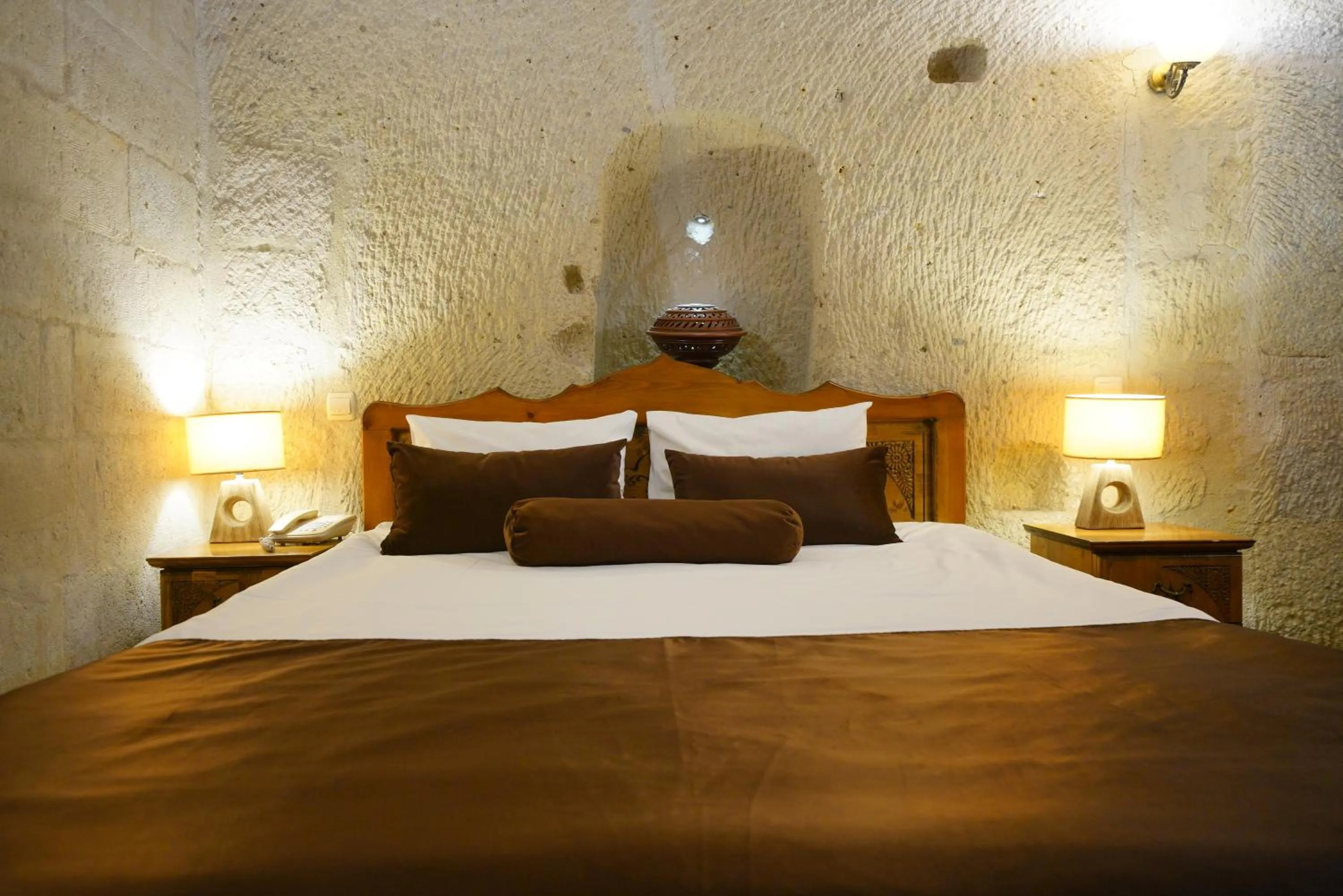 Bed in Harman Cave Hotel