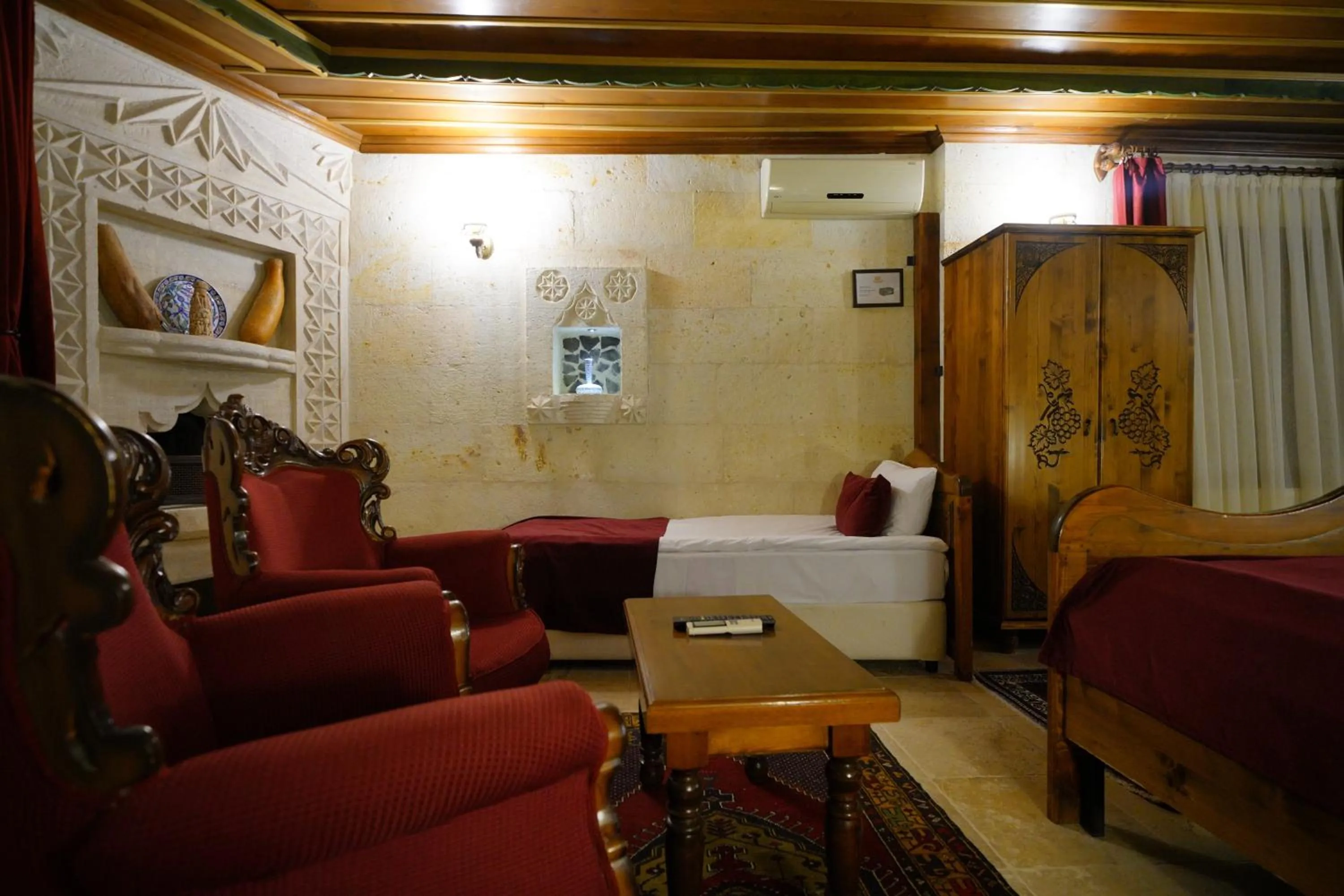 Bed in Harman Cave Hotel