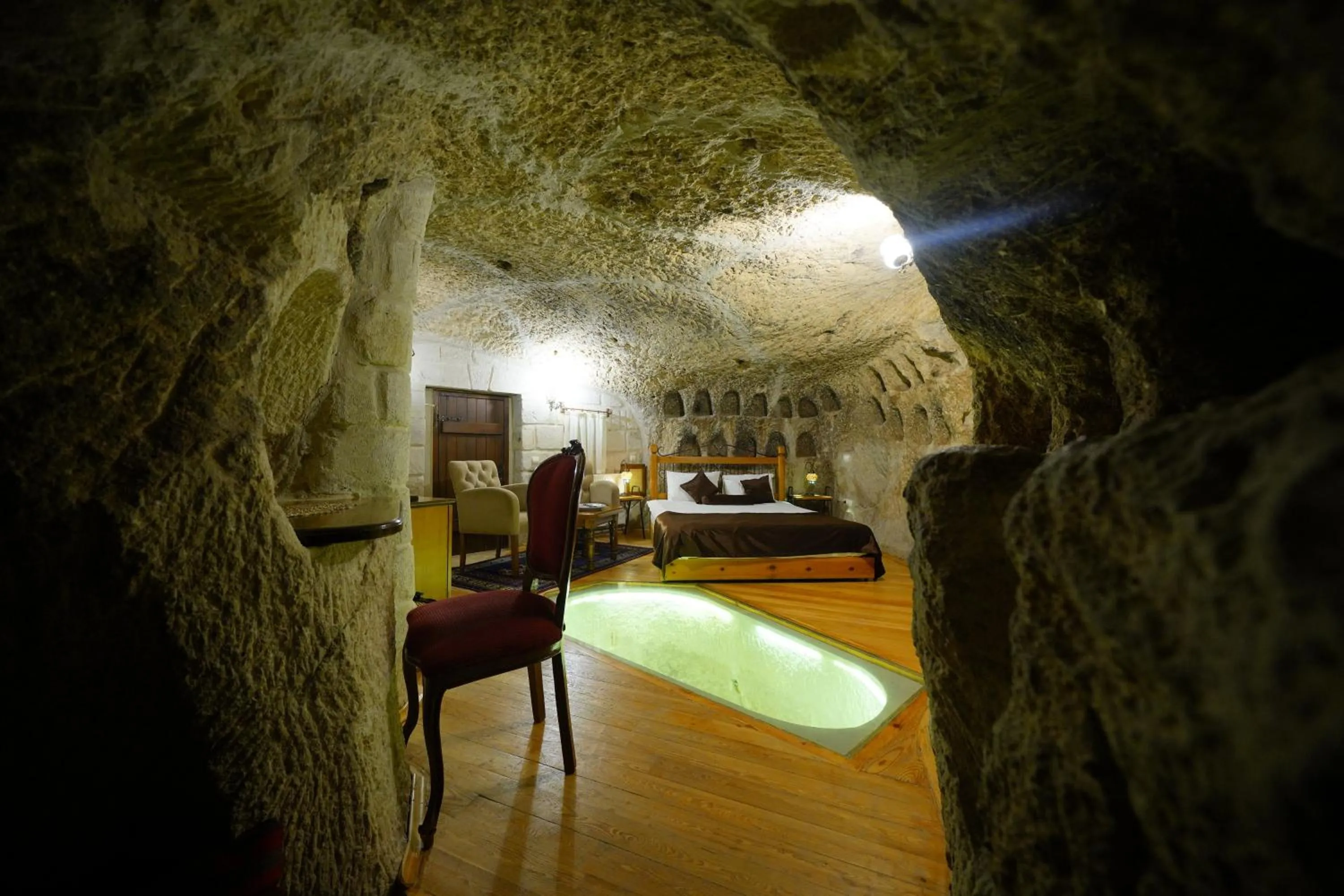 Bed in Harman Cave Hotel