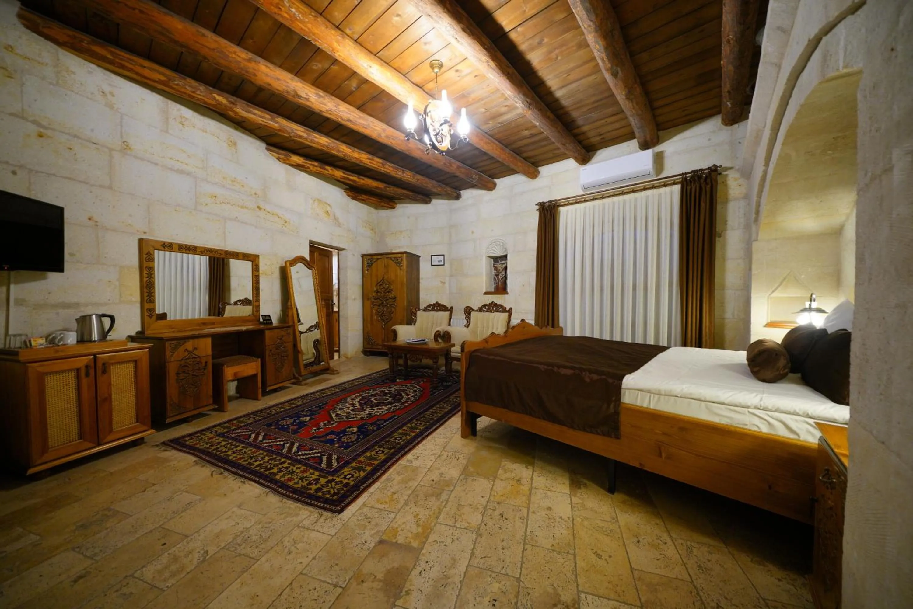 Bed in Harman Cave Hotel