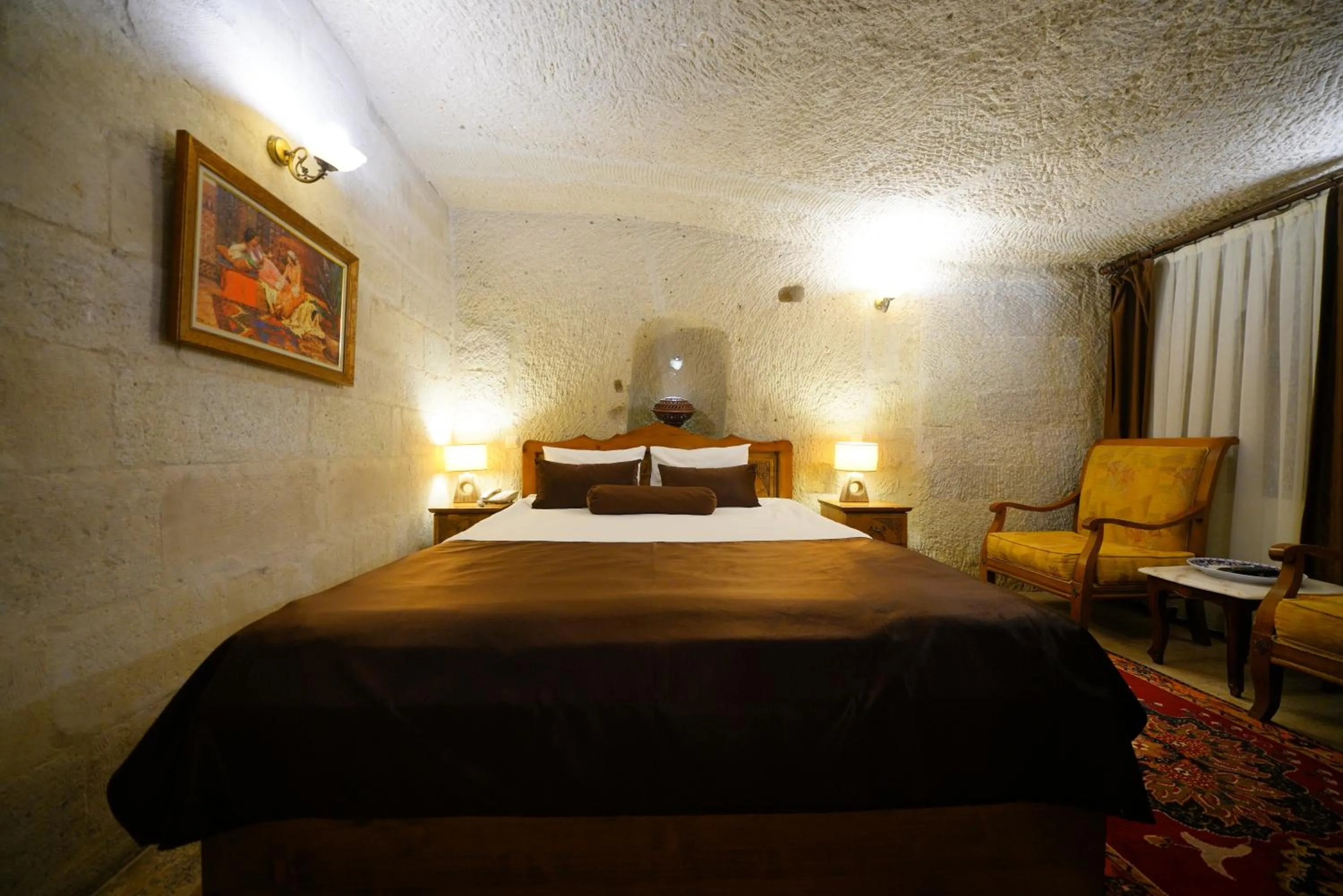 Bed in Harman Cave Hotel