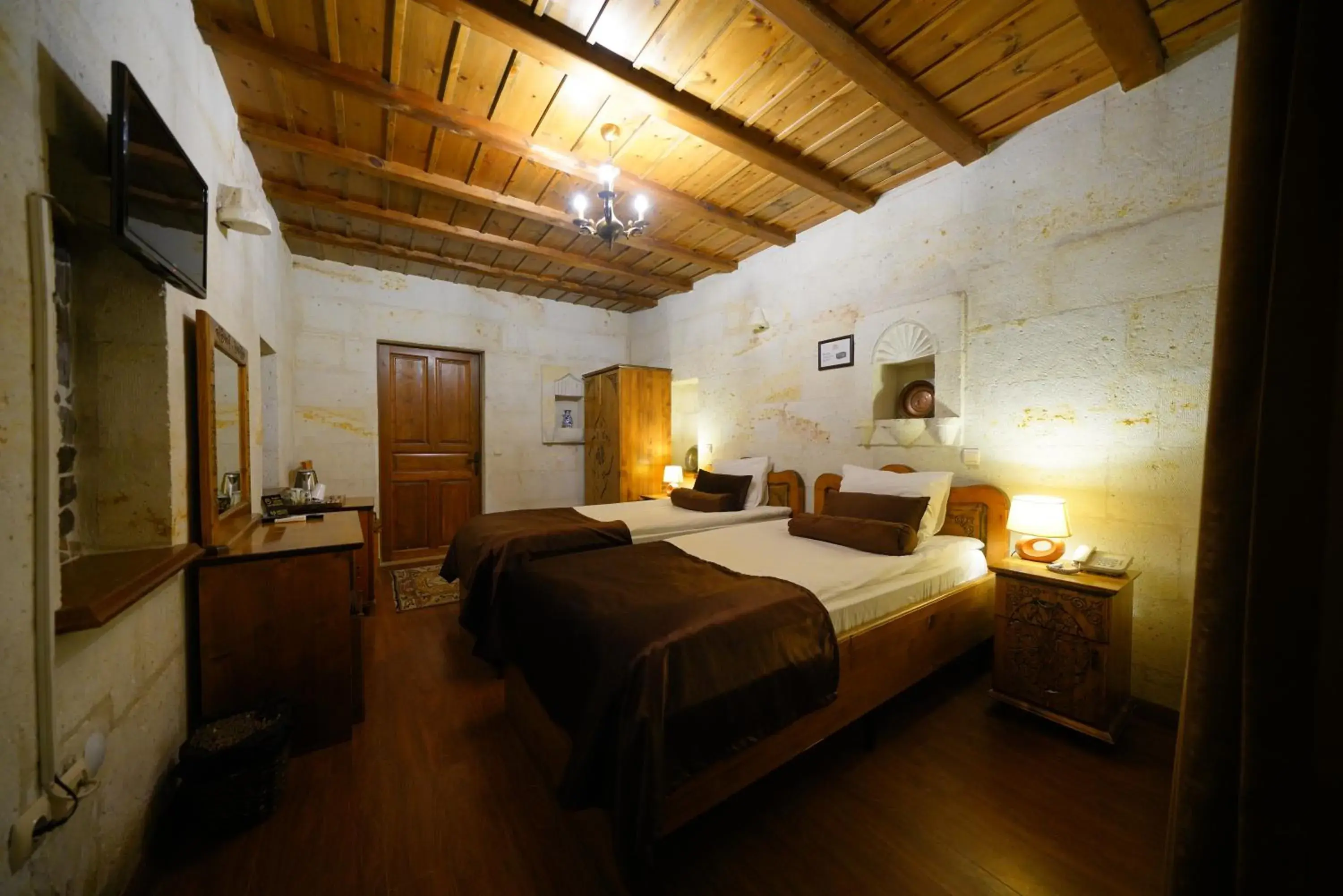 Standard Twin Room in Harman Cave Hotel Standard Twin Room in Harman Cave Hotel