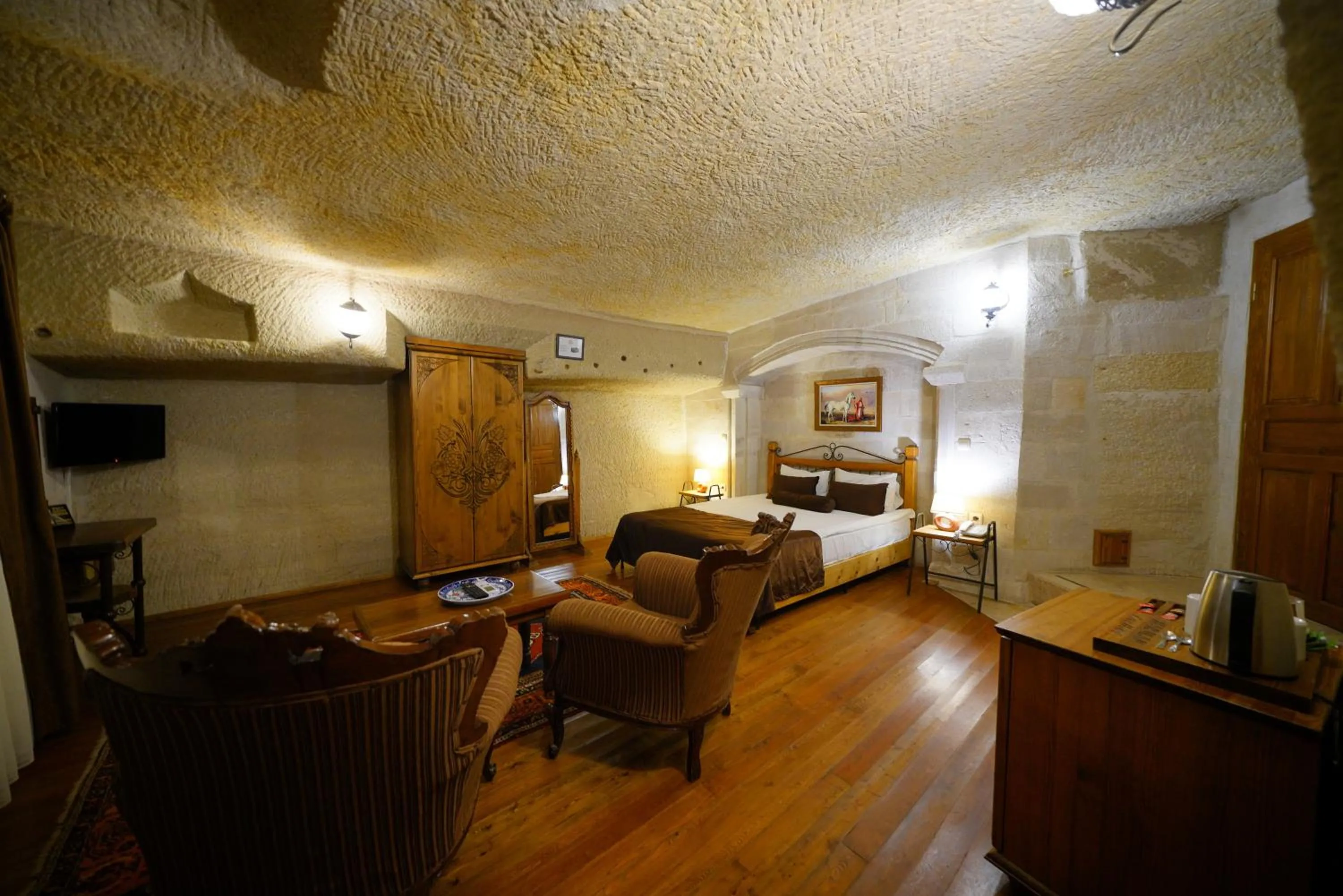 Bed in Harman Cave Hotel