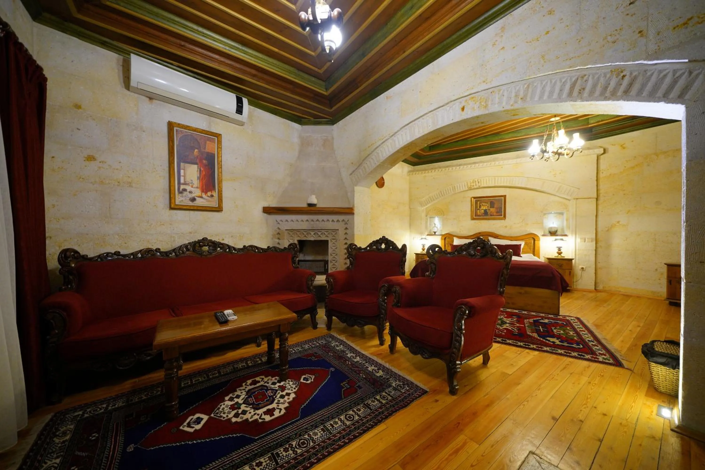 Living room in Harman Cave Hotel