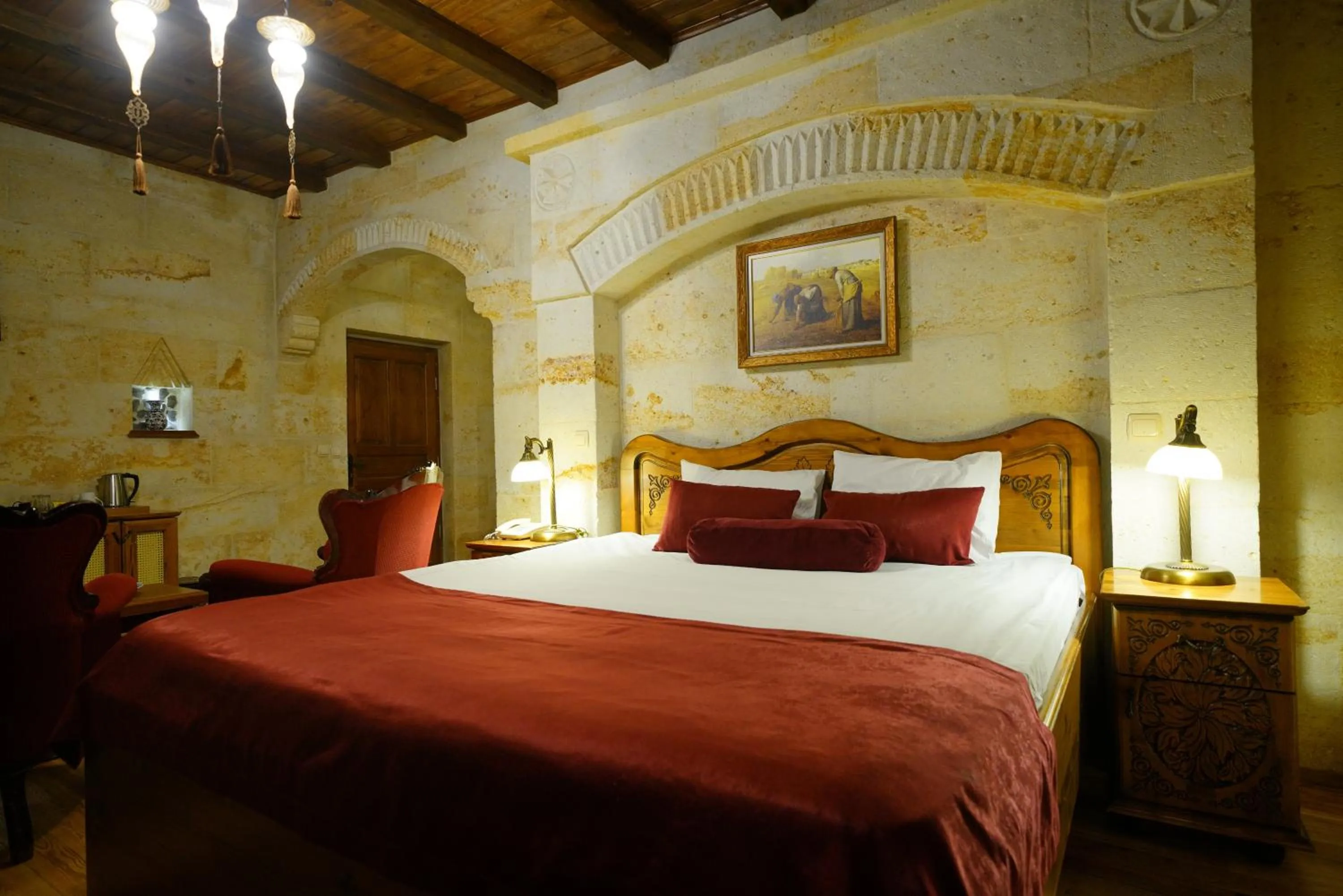 Bed in Harman Cave Hotel