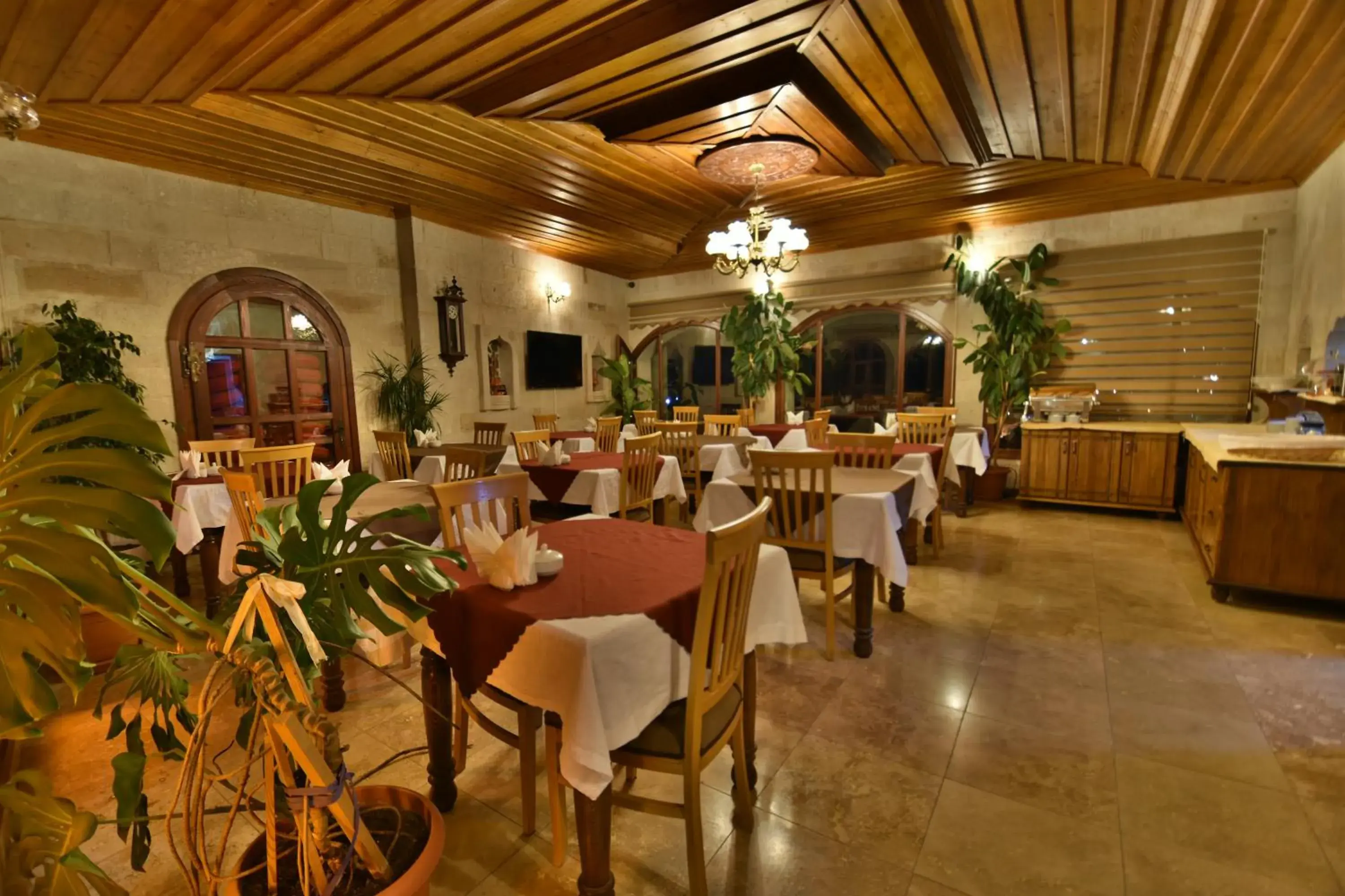 Restaurant/places to eat in Harman Cave Hotel Restaurant/places to eat in Harman Cave Hotel