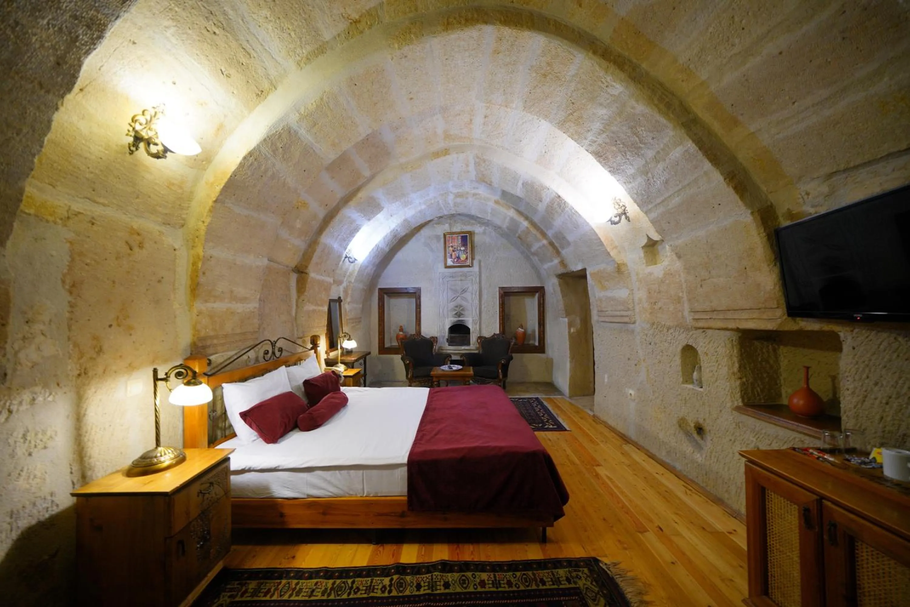 Bed in Harman Cave Hotel