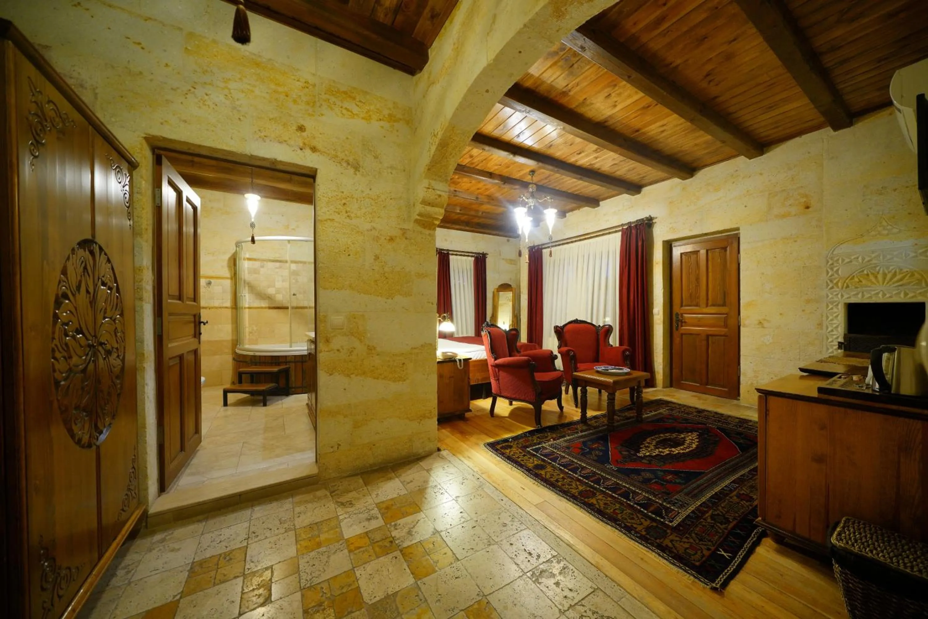 TV and multimedia in Harman Cave Hotel