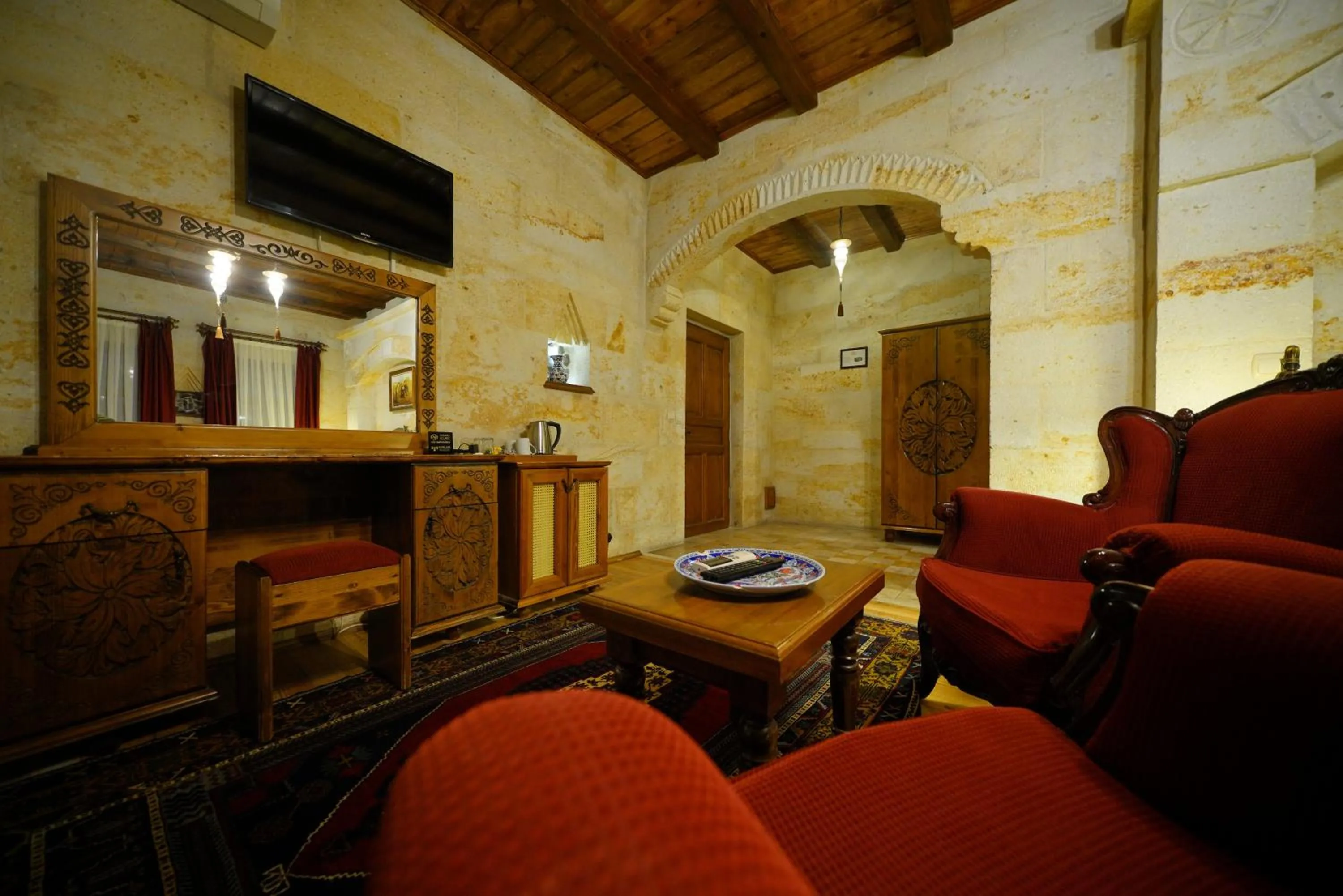 TV and multimedia in Harman Cave Hotel