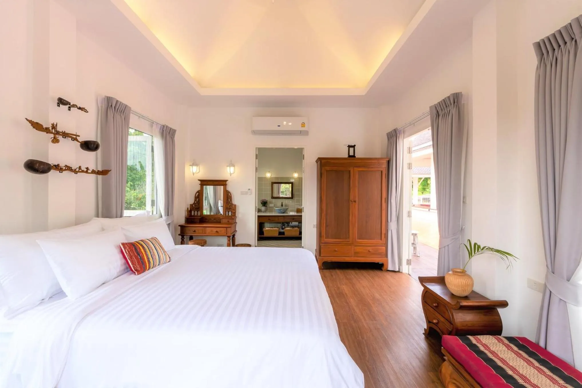 Bed in Phi Private Villa: Luxury Thai with Riverview