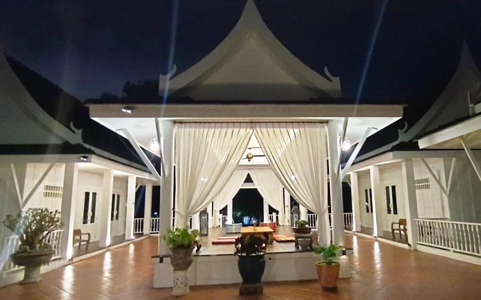 Phi Private Villa: Luxury Thai with Riverview