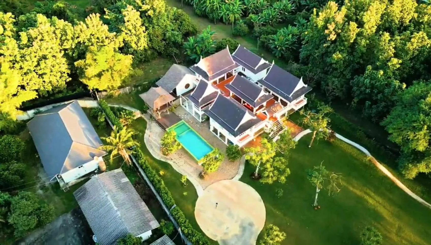 Phi Private Villa: Luxury Thai with Riverview