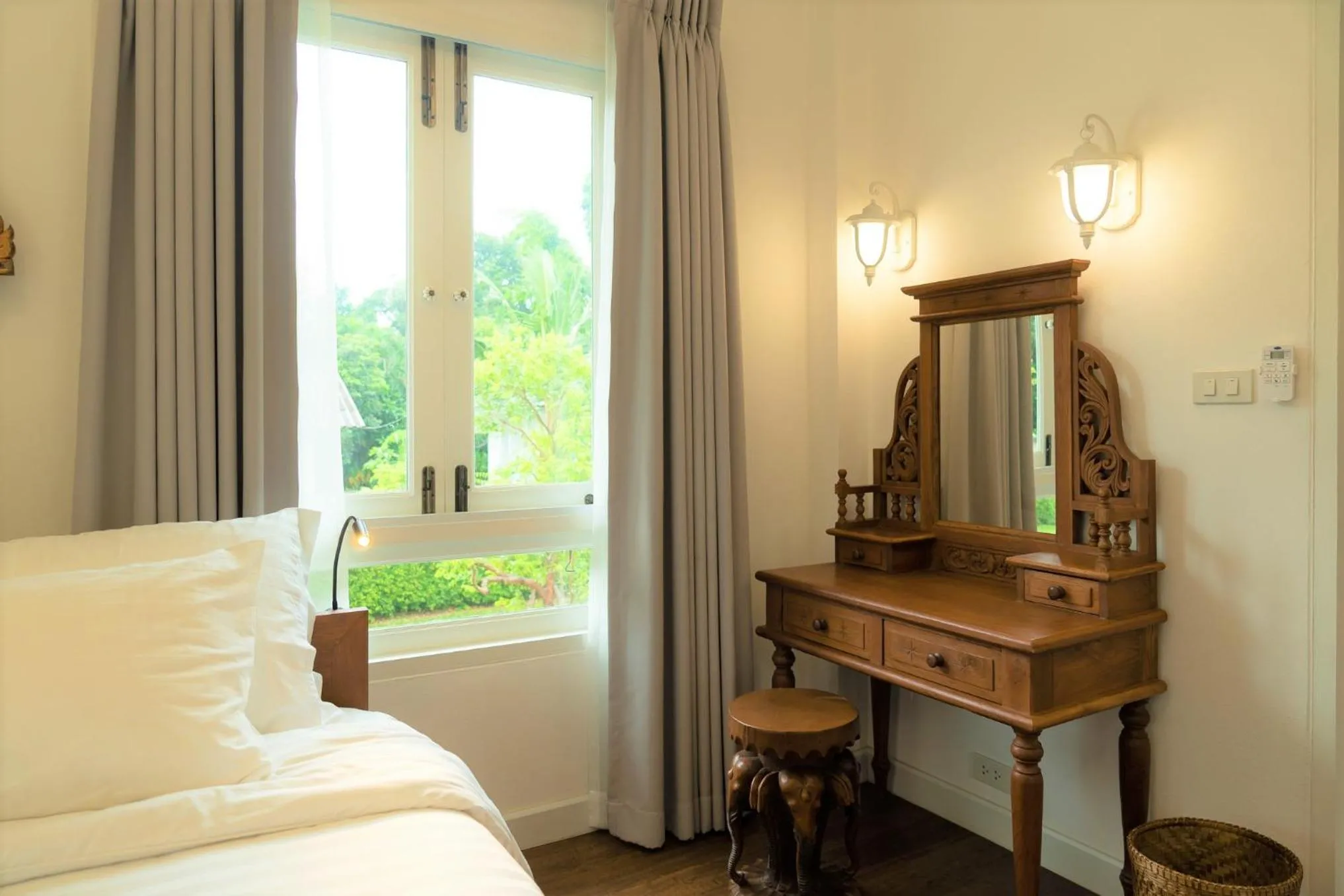 Bed in Phi Private Villa: Luxury Thai with Riverview
