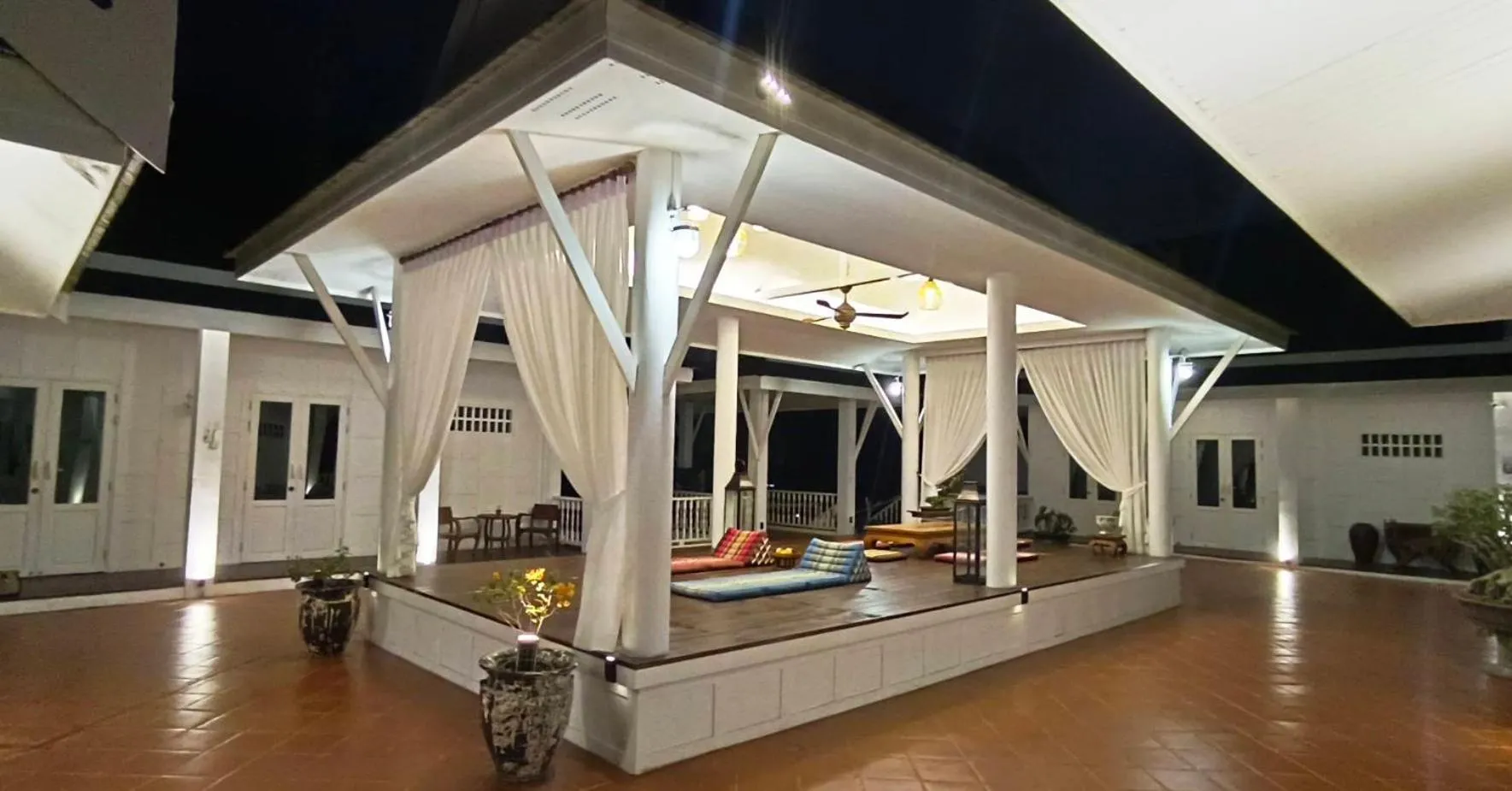 Phi Private Villa: Luxury Thai with Riverview