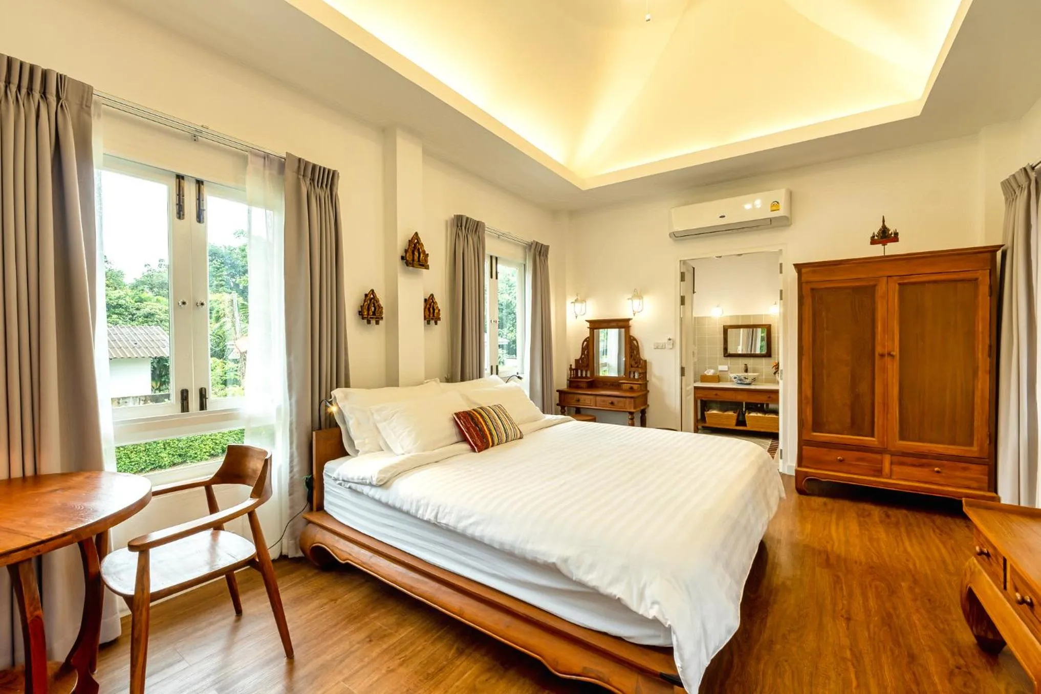 Bed in Phi Private Villa: Luxury Thai with Riverview
