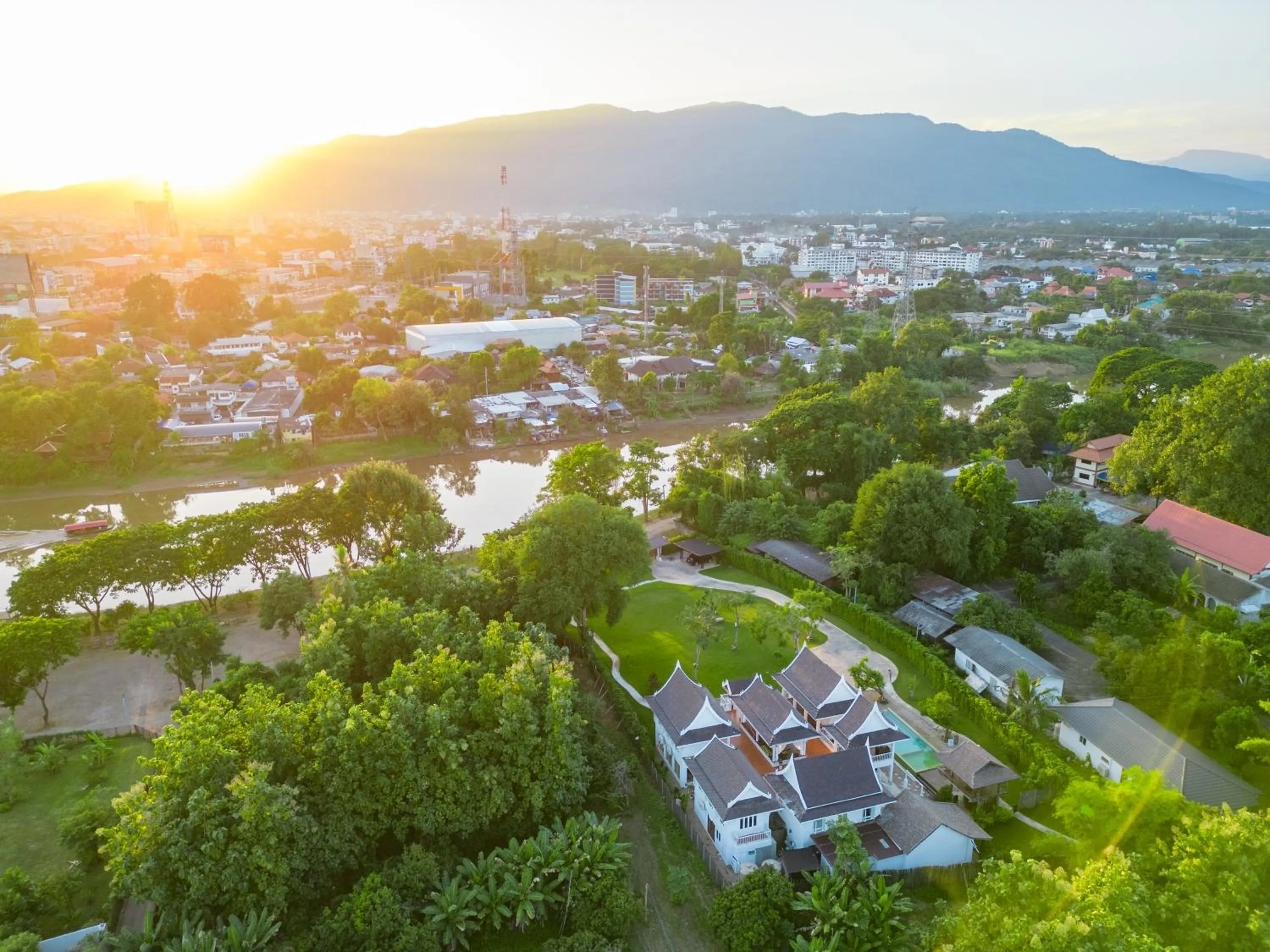 Phi Private Villa: Luxury Thai with Riverview