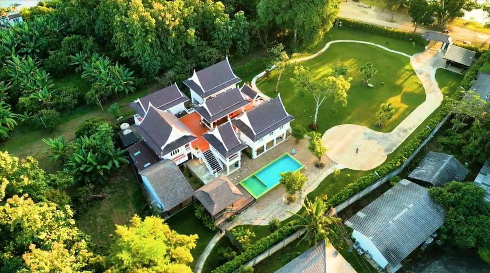 Phi Private Villa: Luxury Thai with Riverview